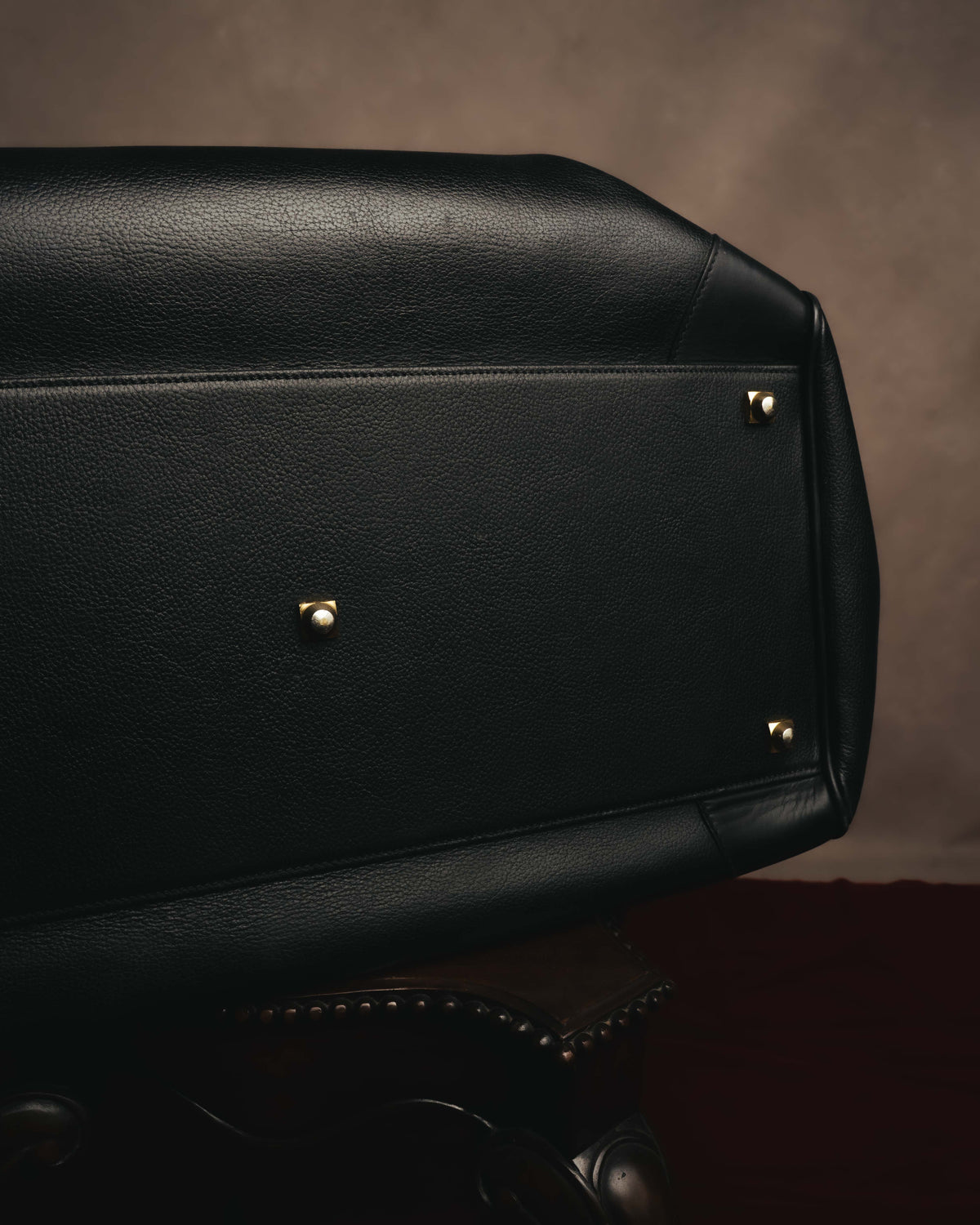 -SPECIAL- "GUCCI" 70's-80's Crest-detailed black leather two-way duffle bag