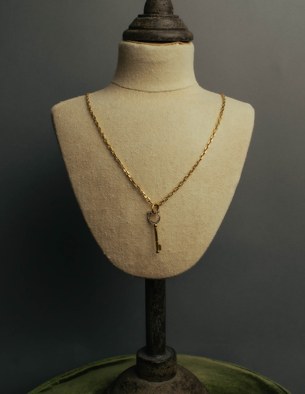 "Salvatore Ferragamo" 00's-20's Gancini key pendant necklace