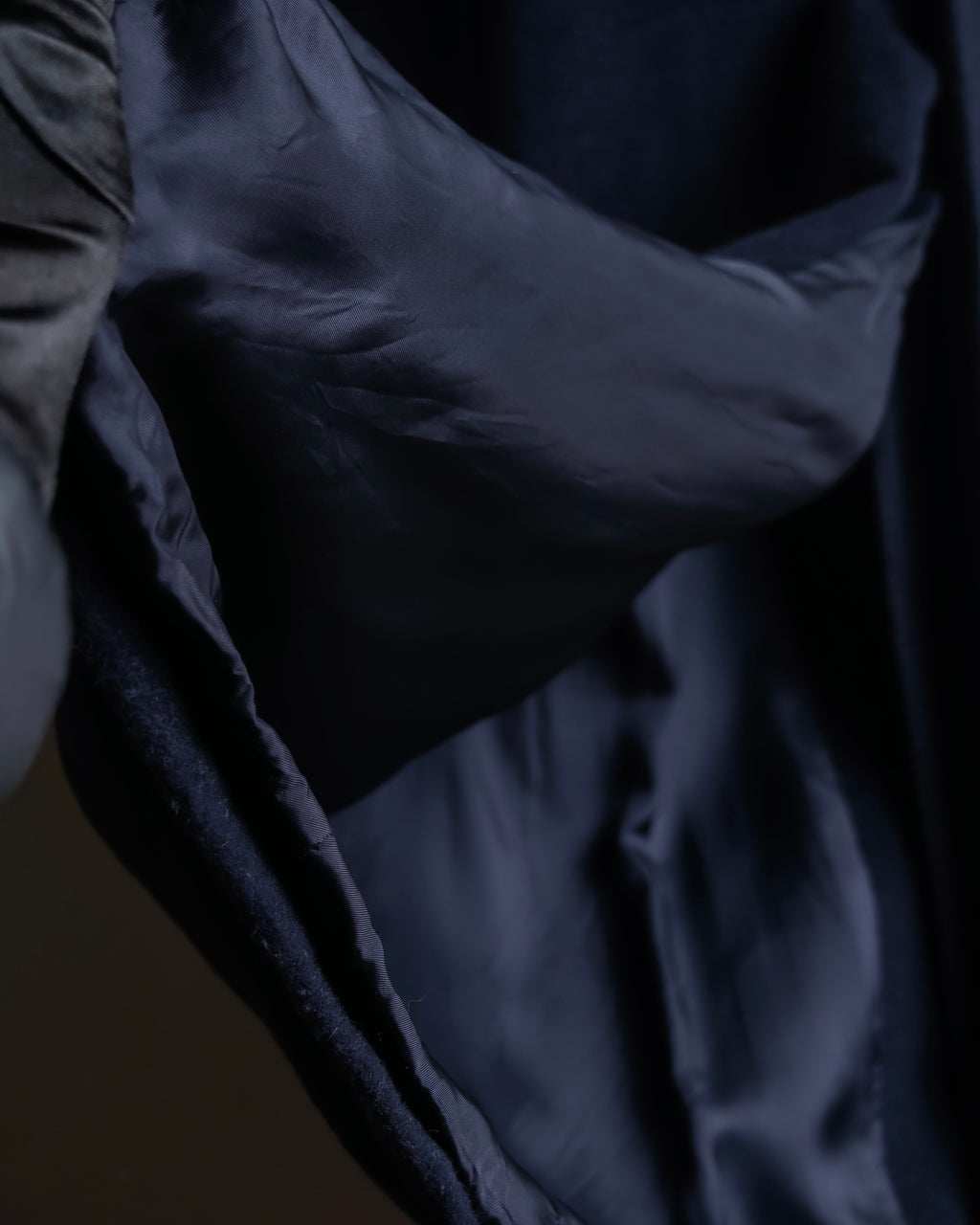 "BALENCIAGA" Peak lapel double-breasted chester coat