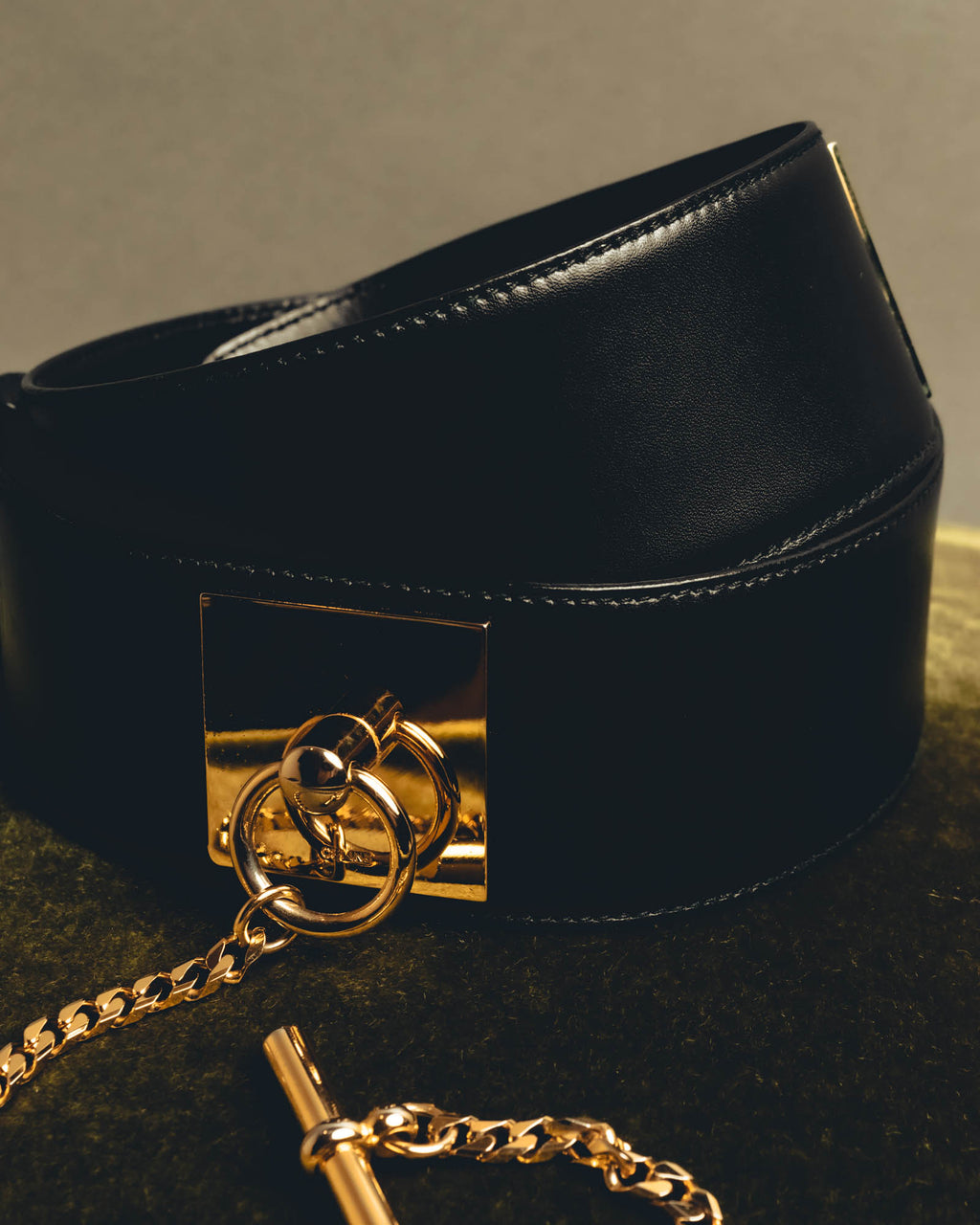 "CELINE" 18's-Glossy black chain leather belt