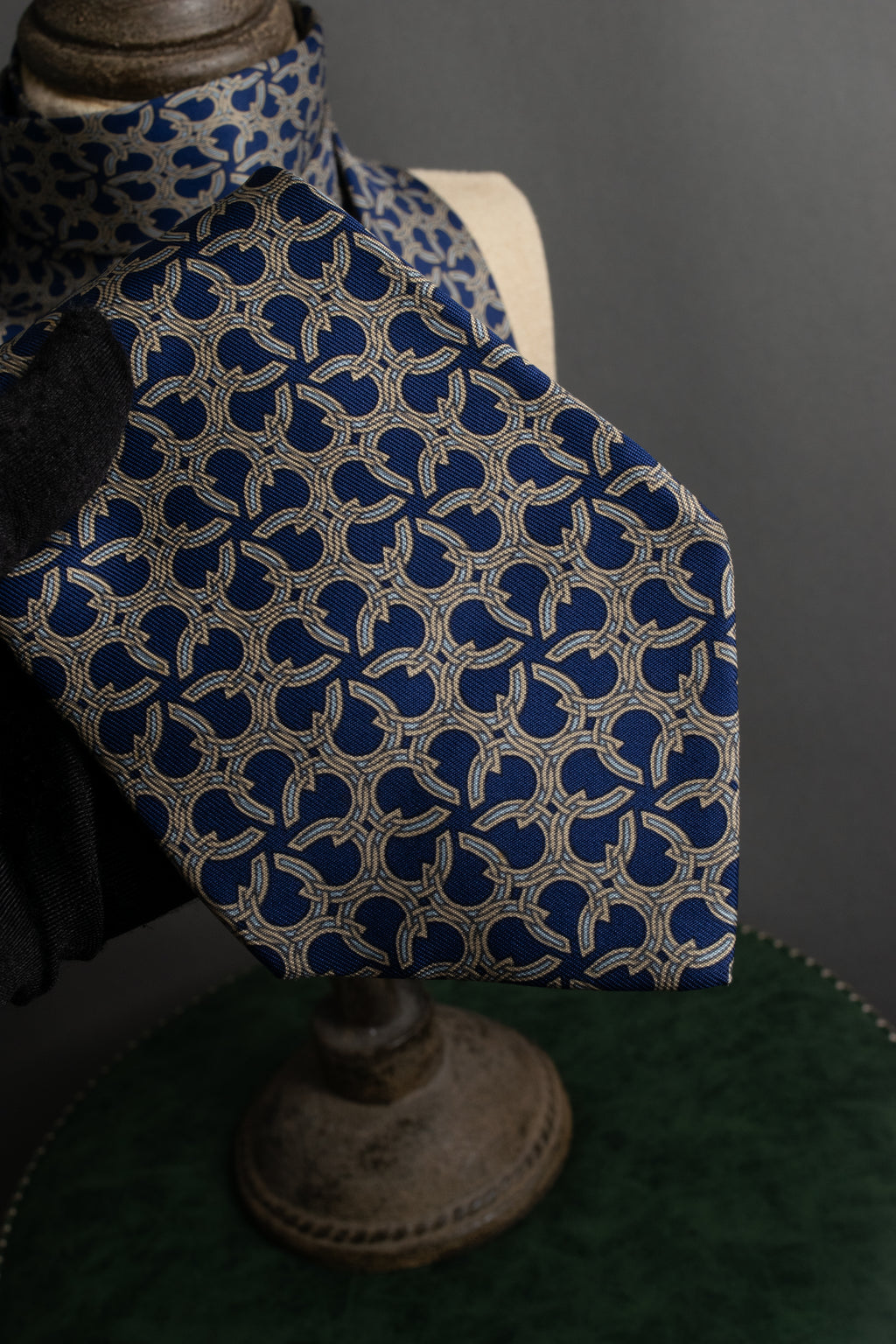 "HERMES" Saddlery anchor chain motif silk neck tie