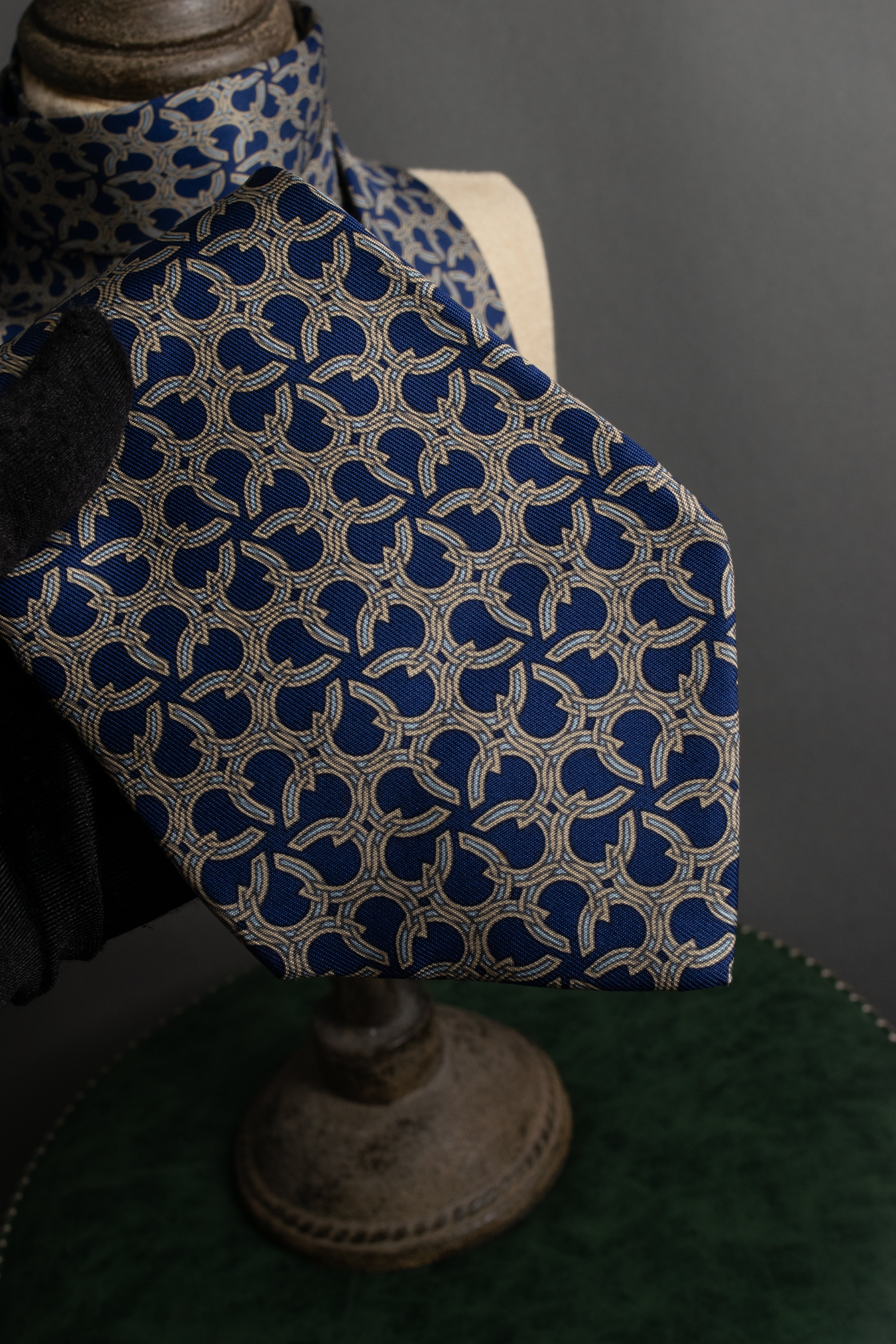 "HERMES" Saddlery anchor chain motif silk neck tie