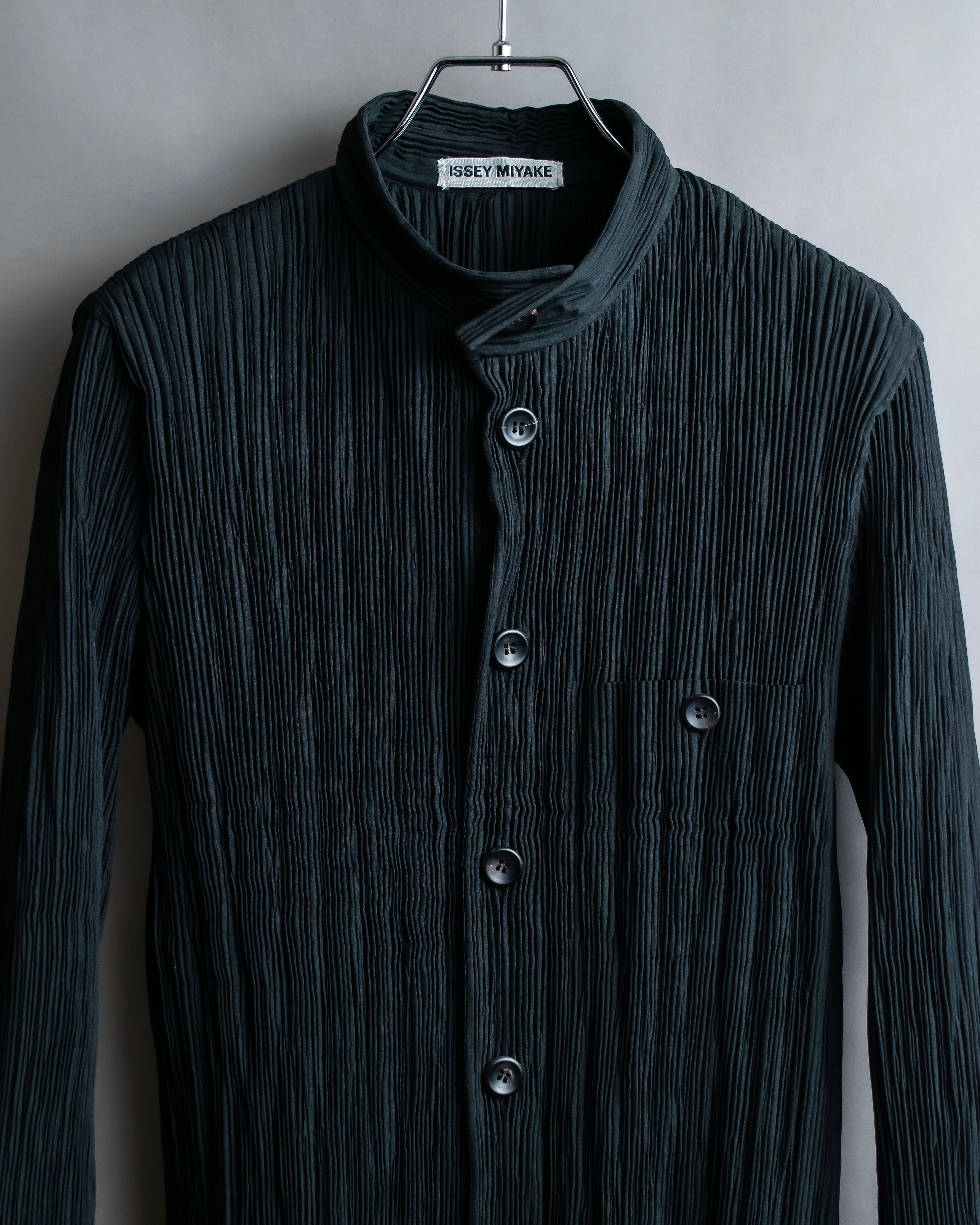 "ISSEY MIYAKE" Pleated vertical line shirt jacket
