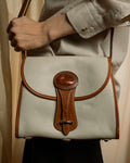 Diseño frontal con parche de "Dooney & Bourke" Bolsa de hombro de cuero bicolor