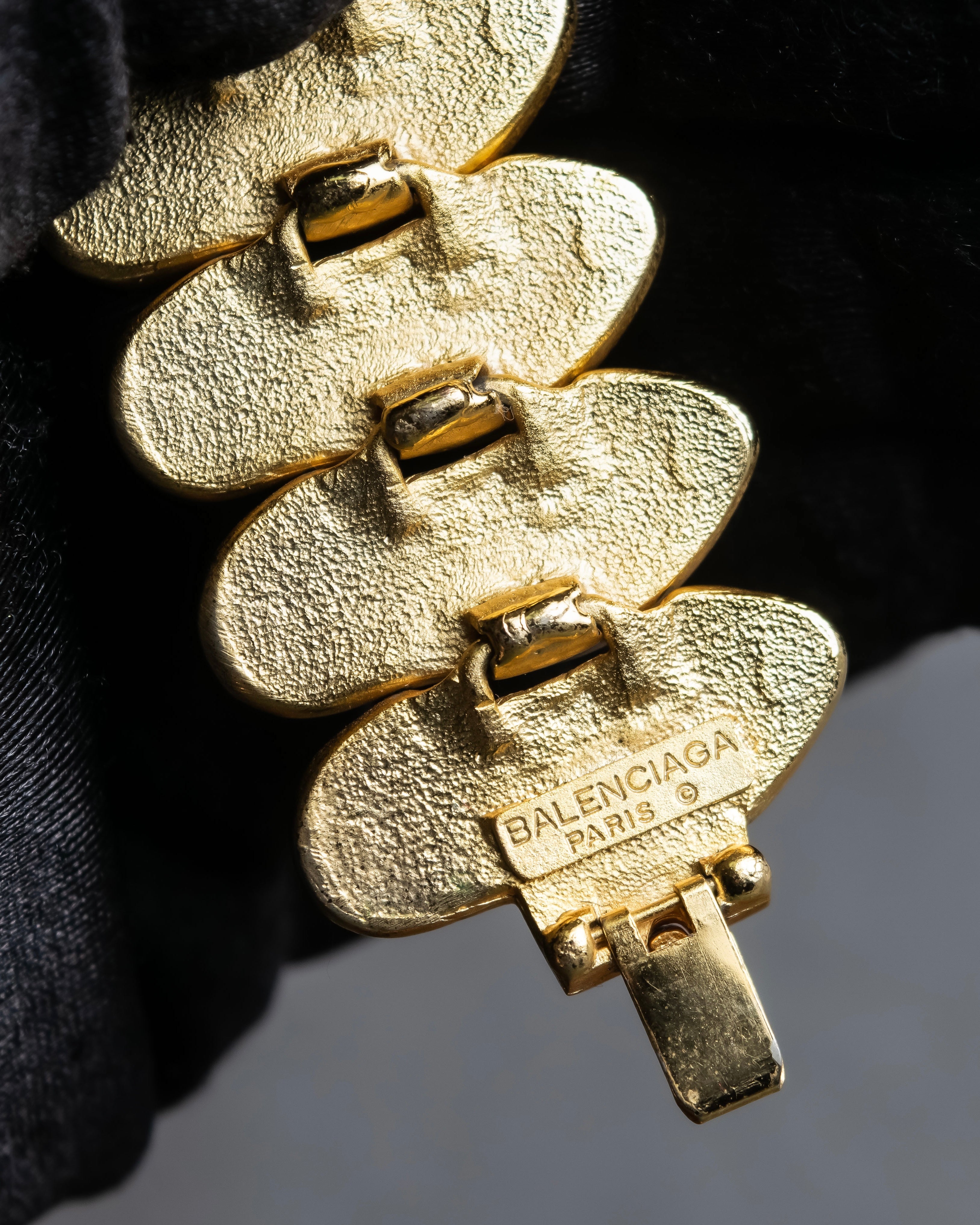 "BALENCIAGA" Wavy uneven motif design gold bracelet