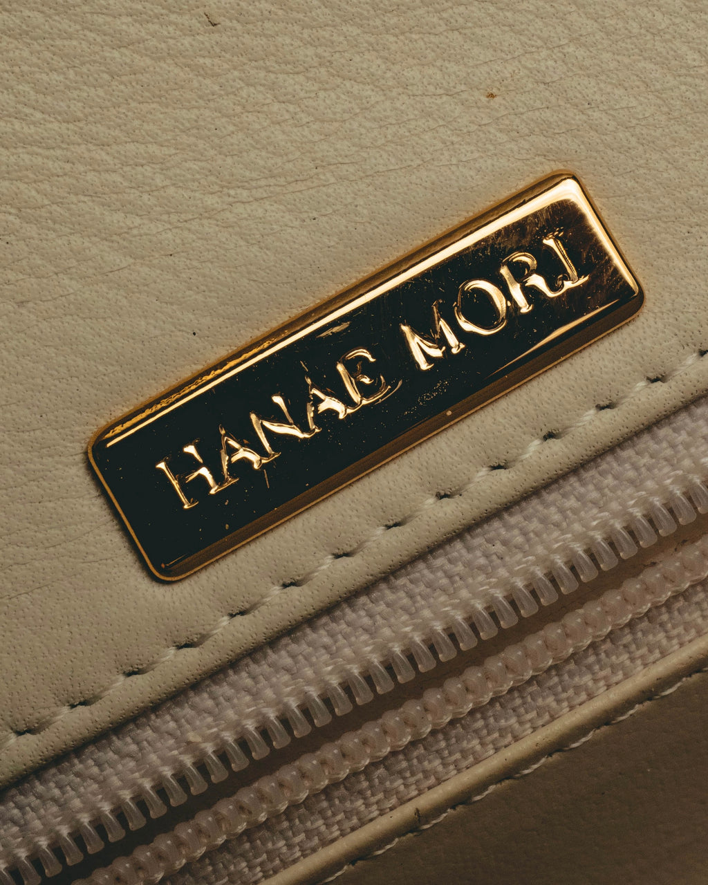 "HANAE MORI" 80's-90's Pleated butterfly clasp handbag