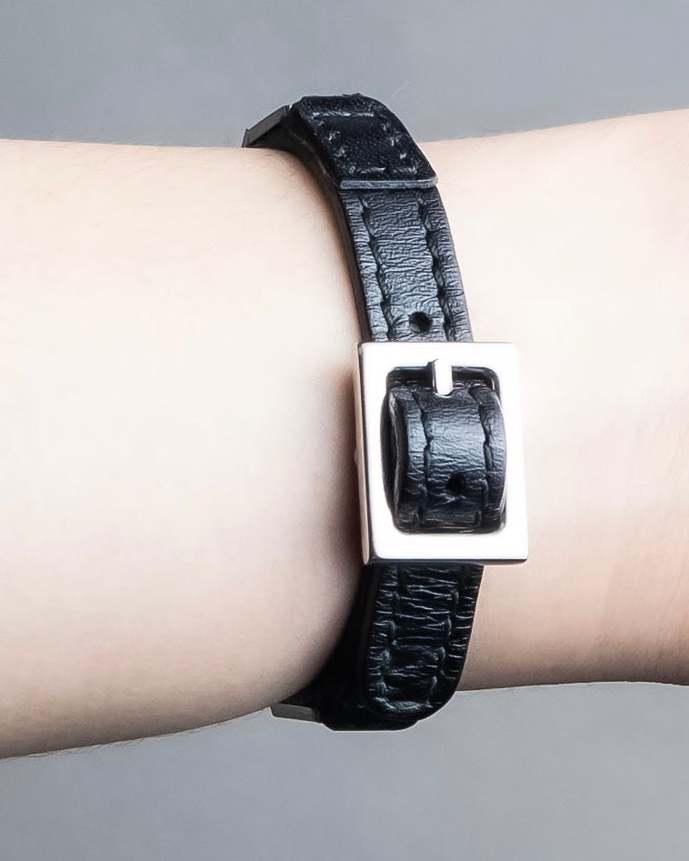 "GUCCI" Logo cat engraved leather bracelet