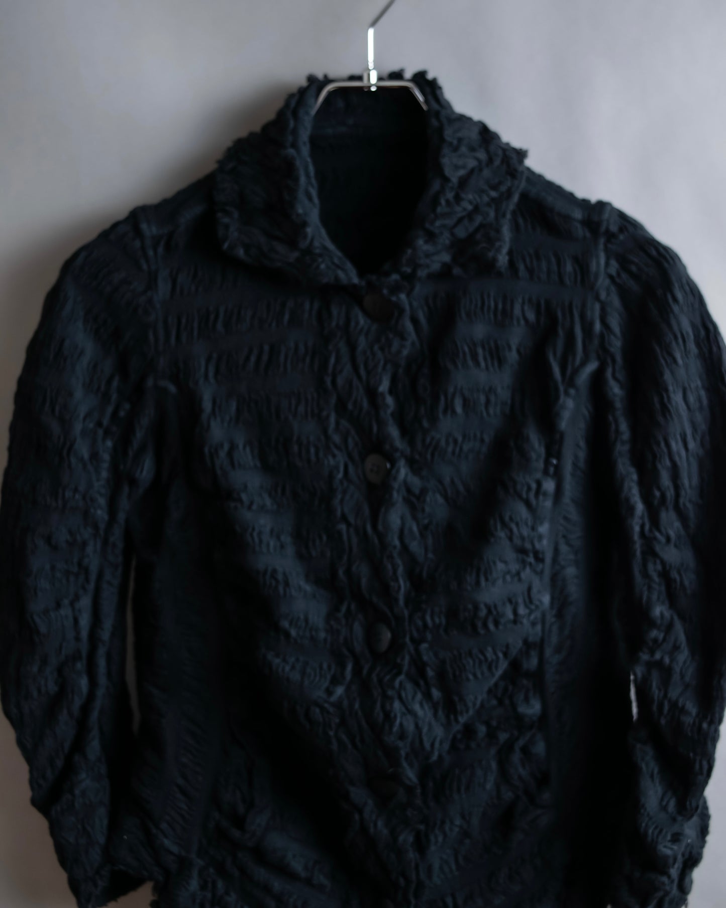 "ISSEY MIYAKE me" Textured material shawl collar short length jacket