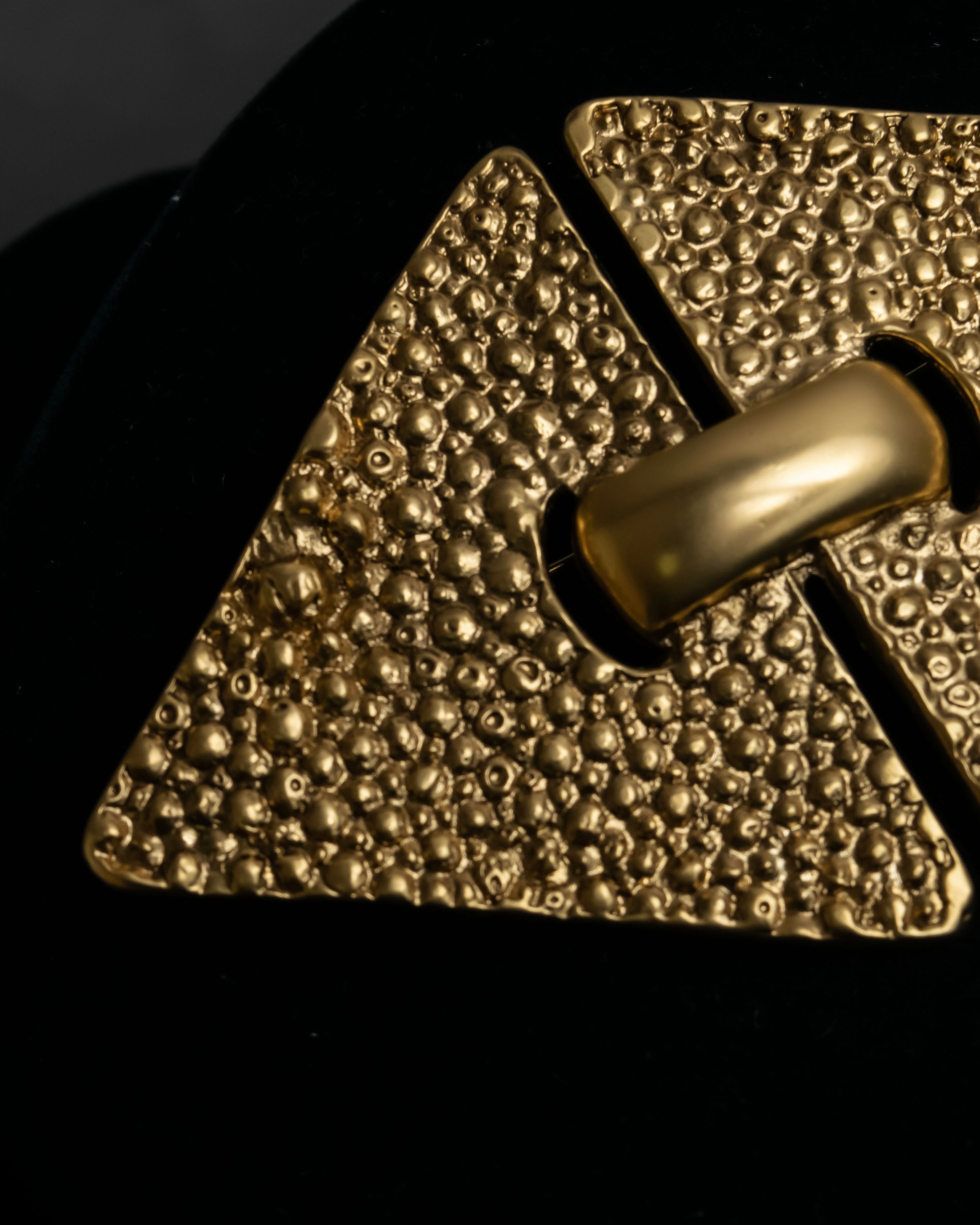 "YVES SAINT LAURENT" Granular texture diamond gold brooch