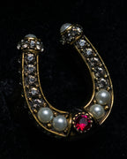 "Alexandar McQueen" Horseshoe motif red stone top ring