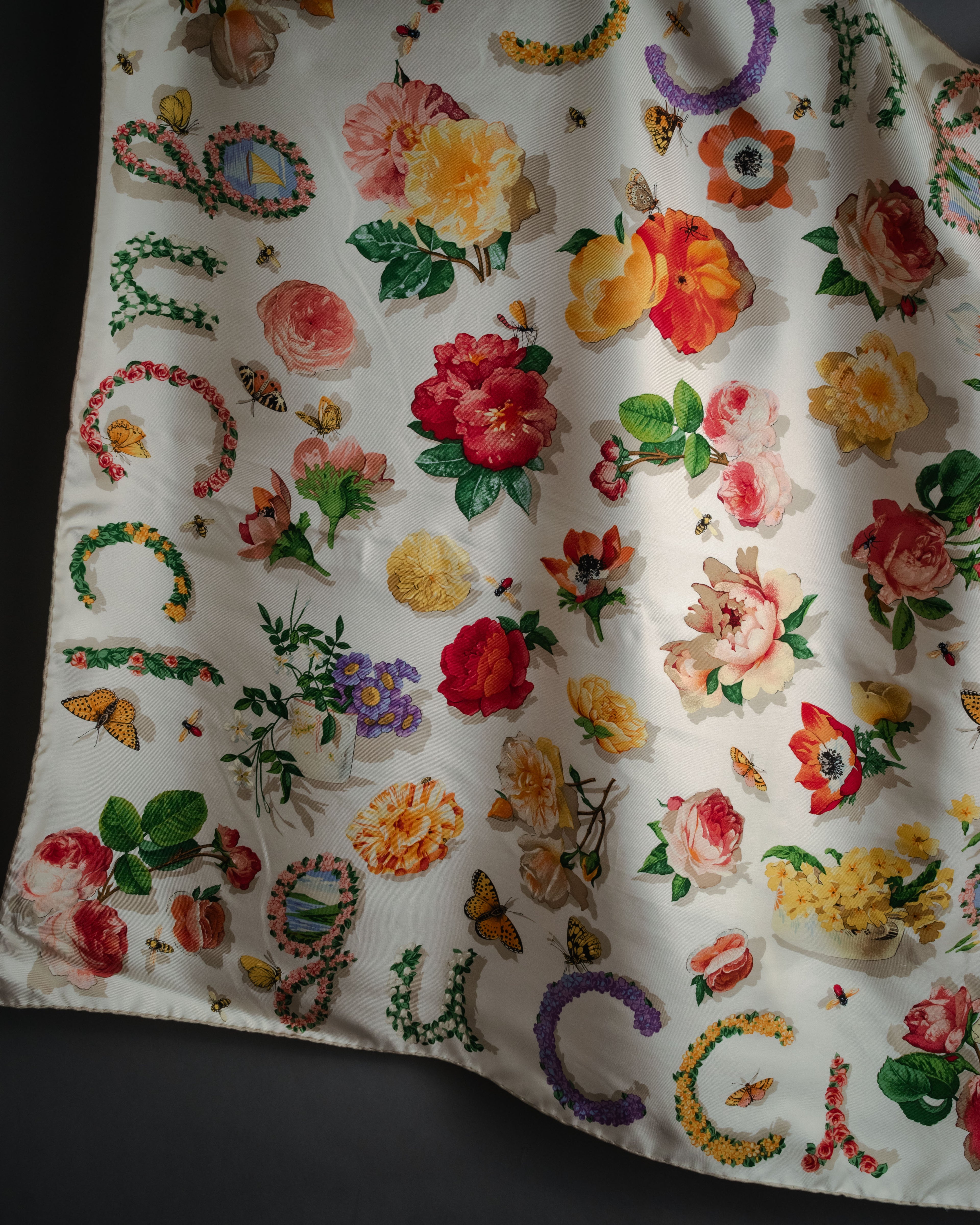 “GUCCI” 80’s-90’s Floral logo silk scarf