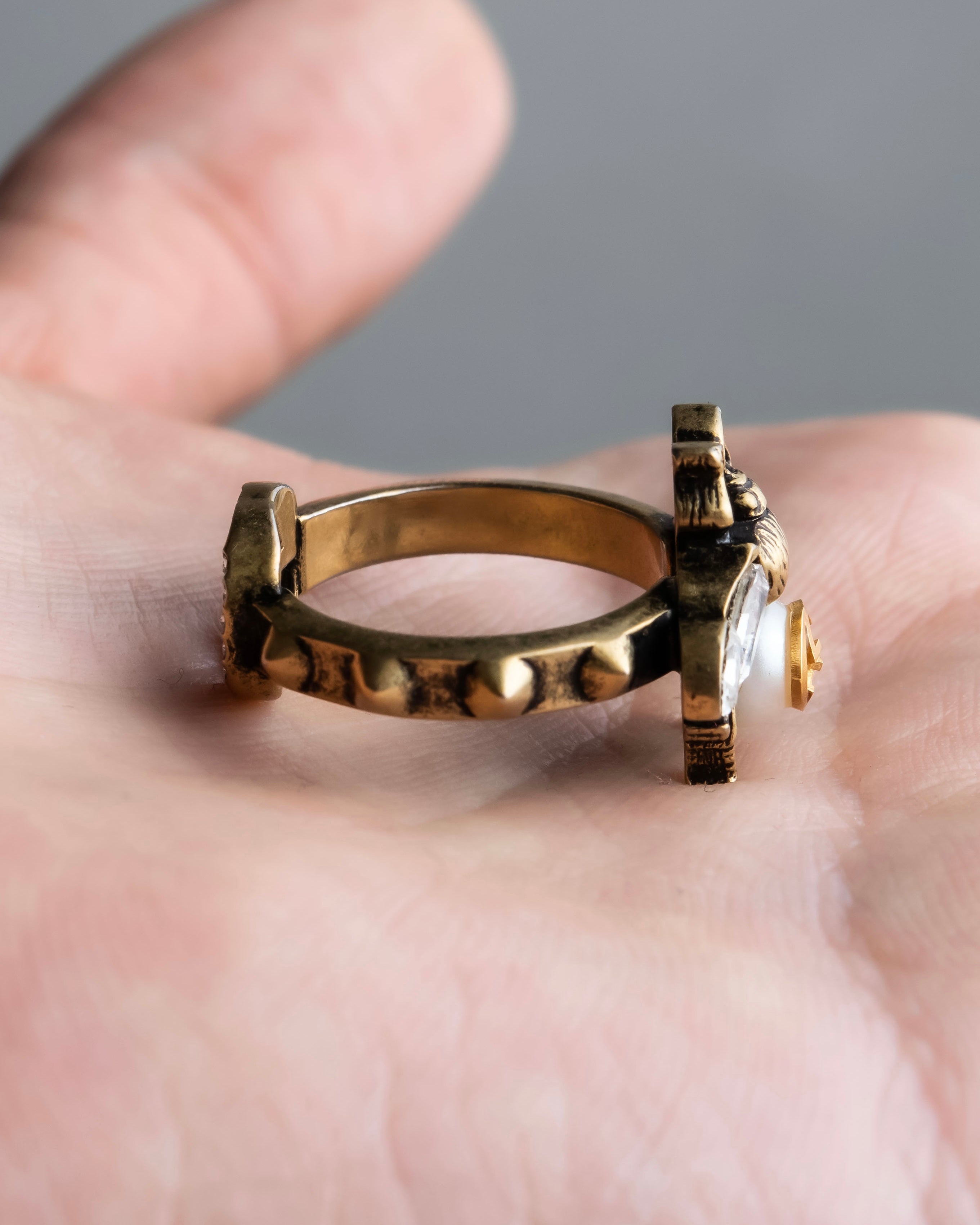 "GUCCI" Bee motif interlocking G ring