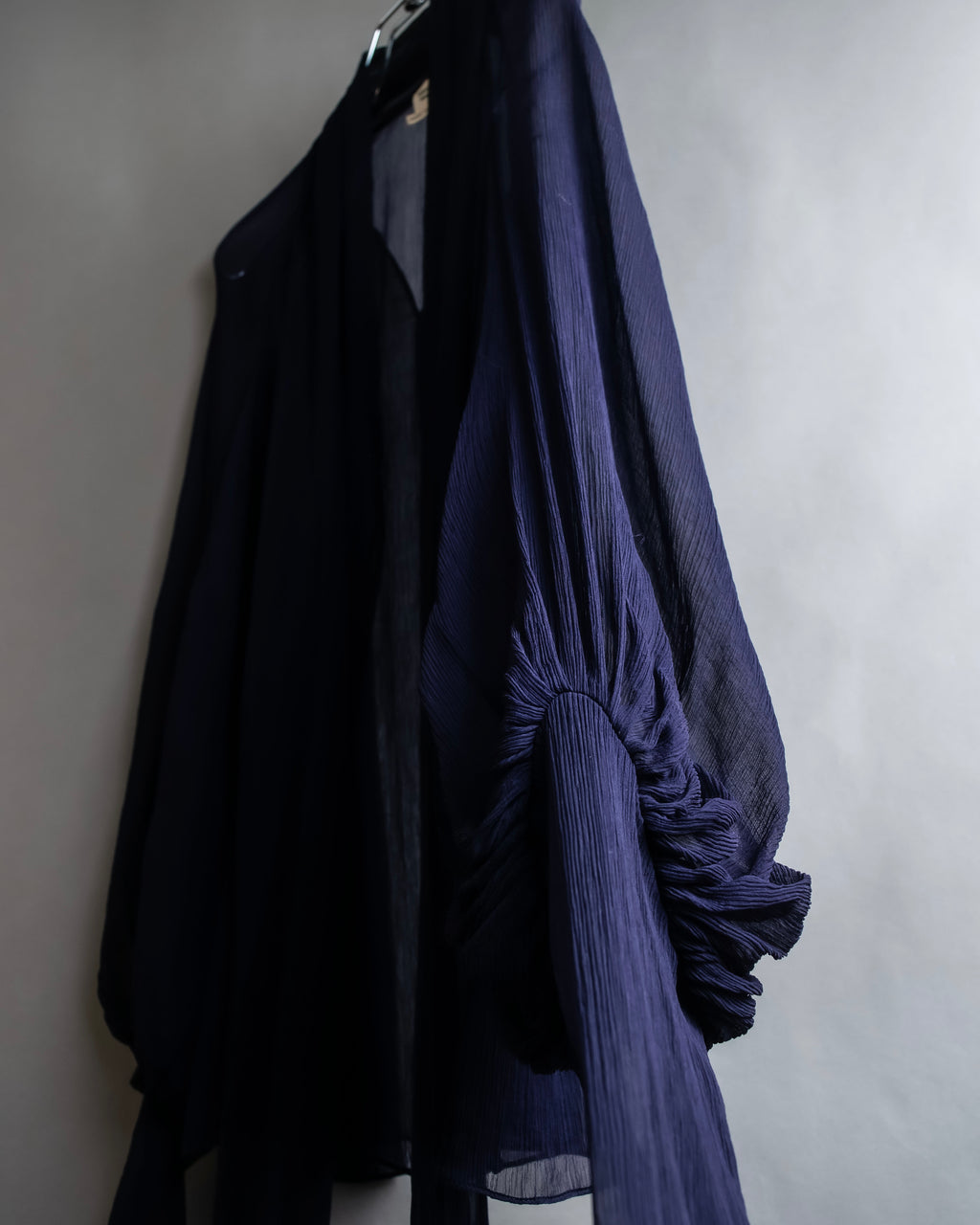 "HERMES" Bowtie detail balloon sleeve sheer pullover