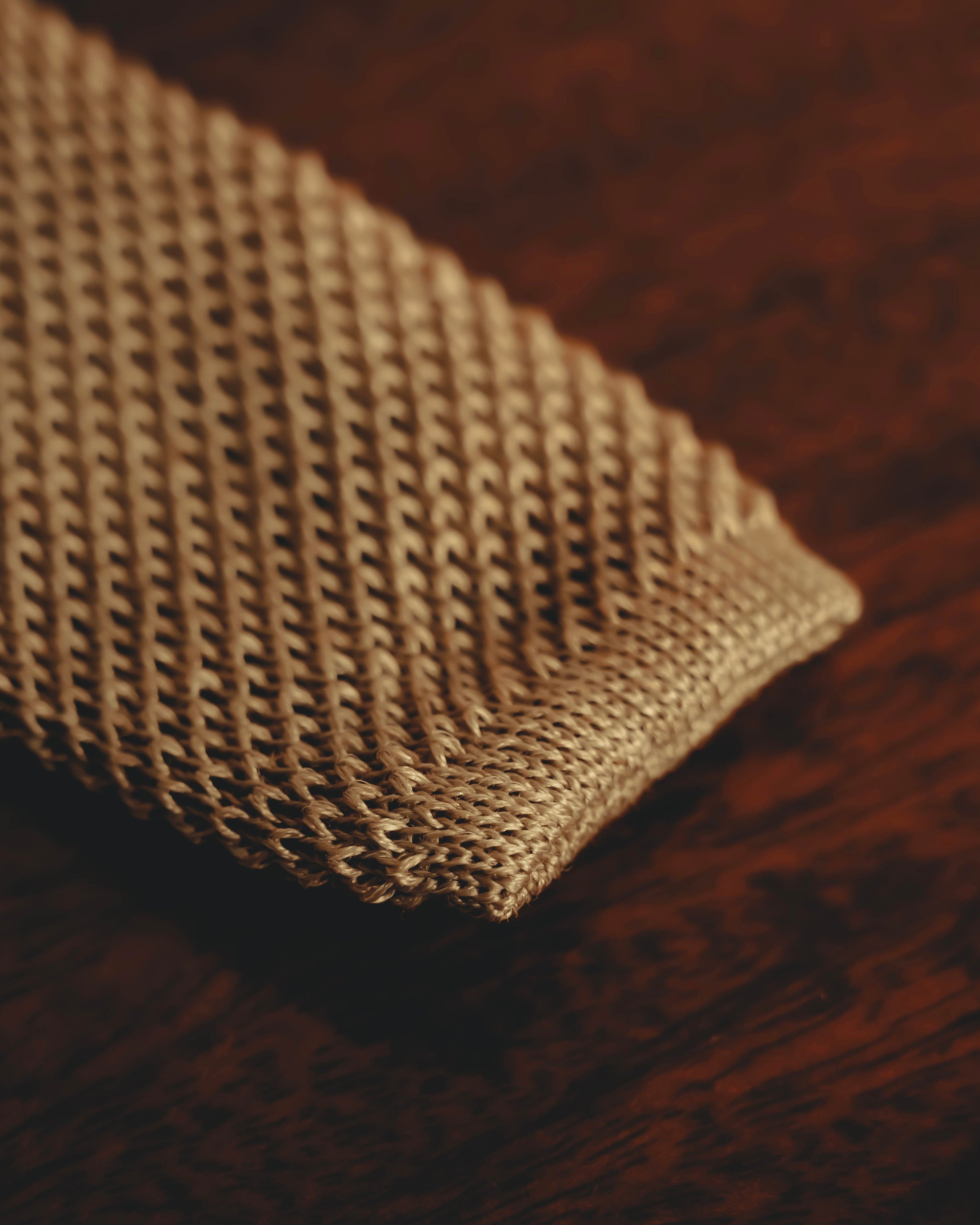 “COMME des GARÇONS HOMME”
80’s-90’s open-knit square-end necktie