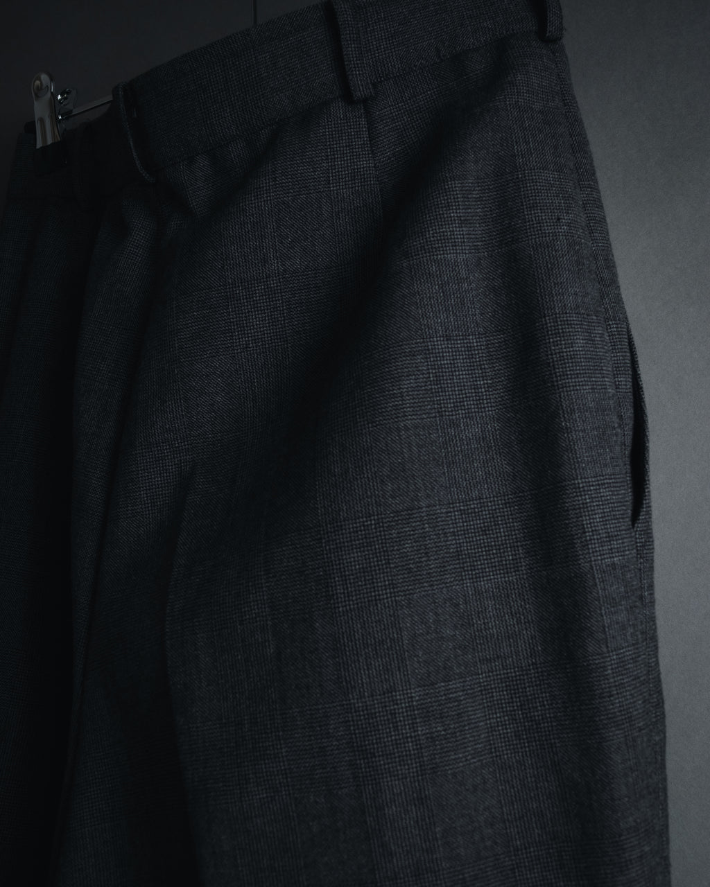 "CHANEL" high-waisted pleated trousers with signature gold button