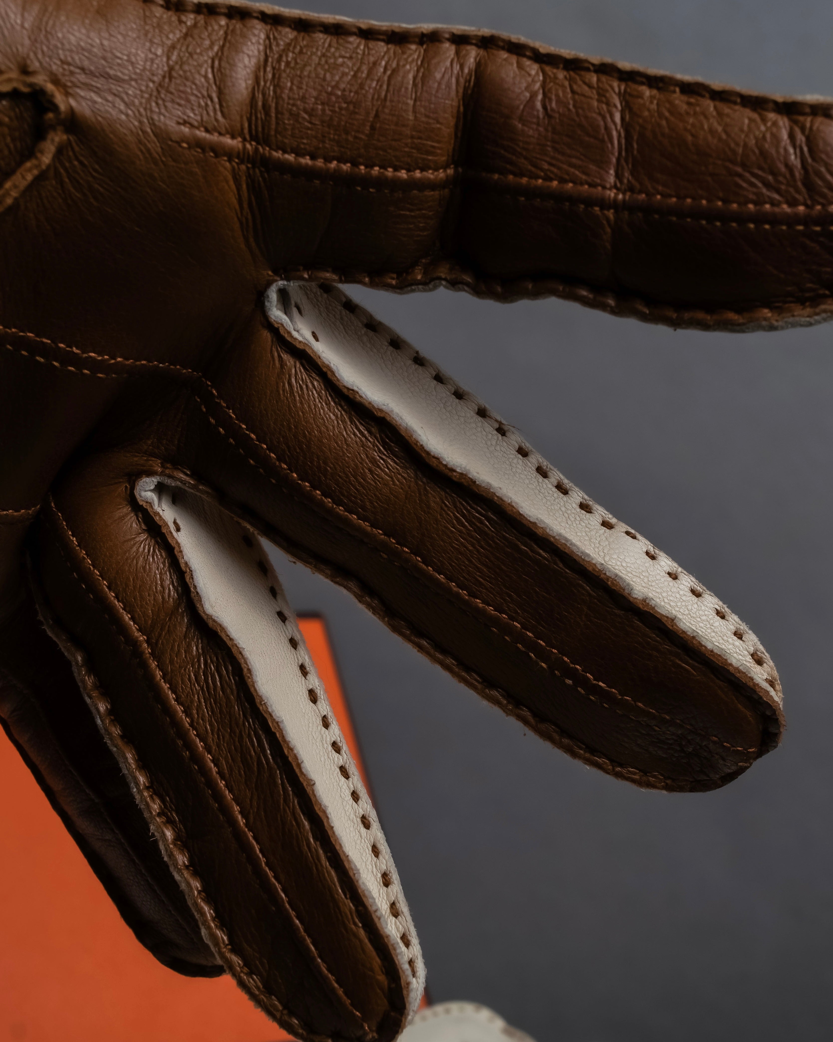"HERMES" Dot perforation driving leather gloves