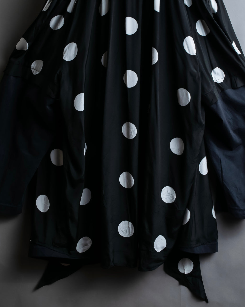 "BALENCIAGA" Polka dot flying squirrel silhouette bow tie dress