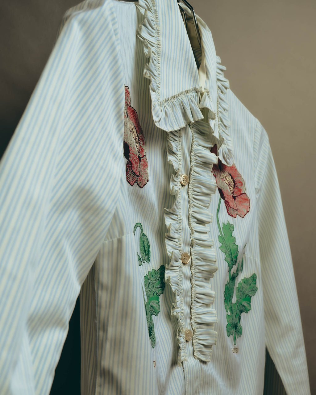 -SPECIAL- “GUCCI” 2017-2019 Floral embroidered ruffled striped shirt