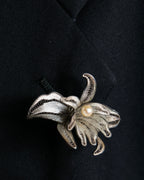 "Vintage petal motif broach"