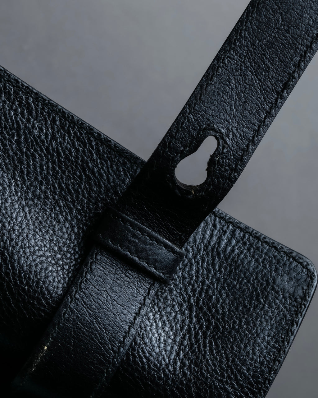 "YVES SAINT LAURENT" Muse to gold metal parts one-handle leather bag