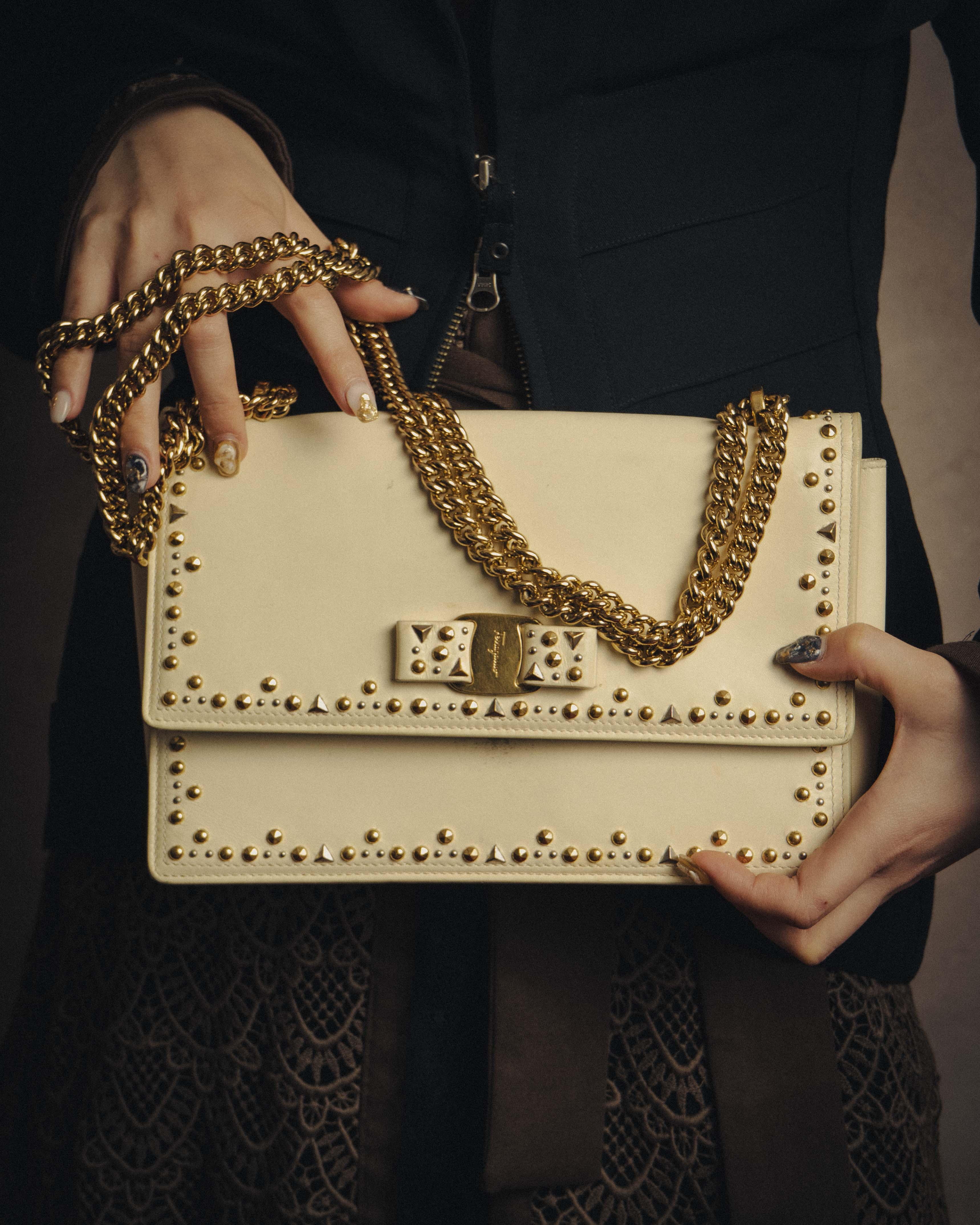 -SPECIAL- “Salvatore Ferragamo” 2015-2017 Vara studded chain shoulder bag