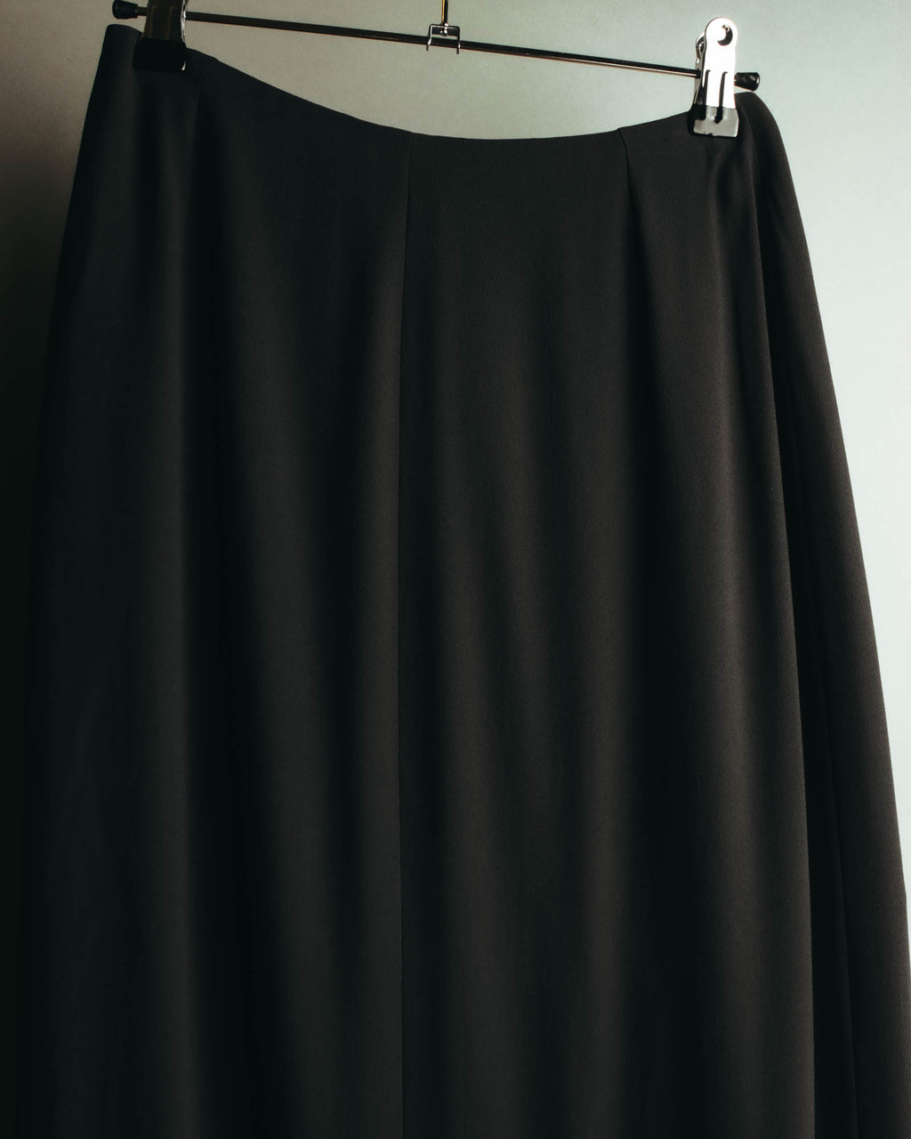 “HERMÈS” 90’s-00’s Minimal black silk wrap skirt