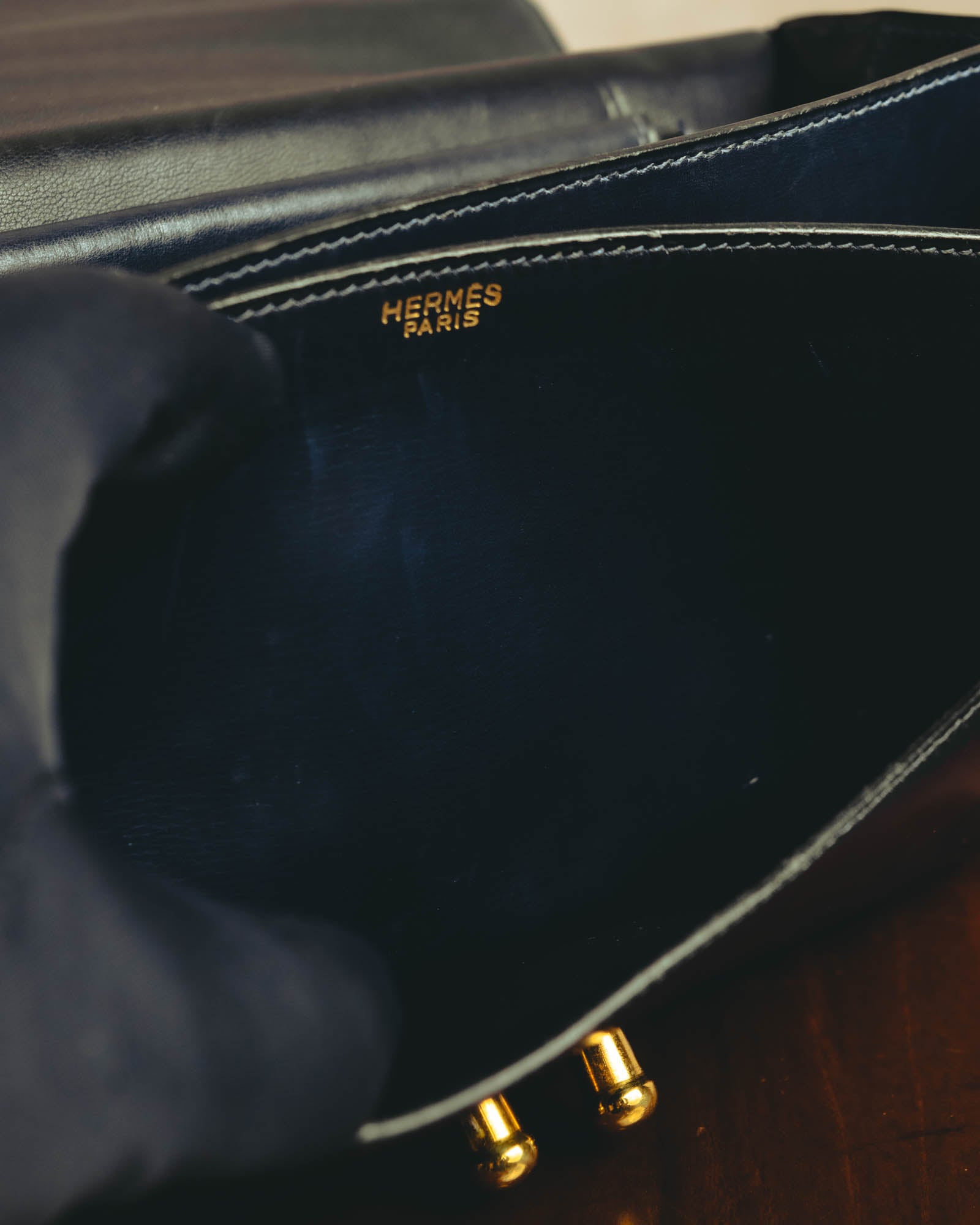 -SPECIAL- “HERMÈS” 50’s-60’s sculptural oval clasp midnight navy leather handbag