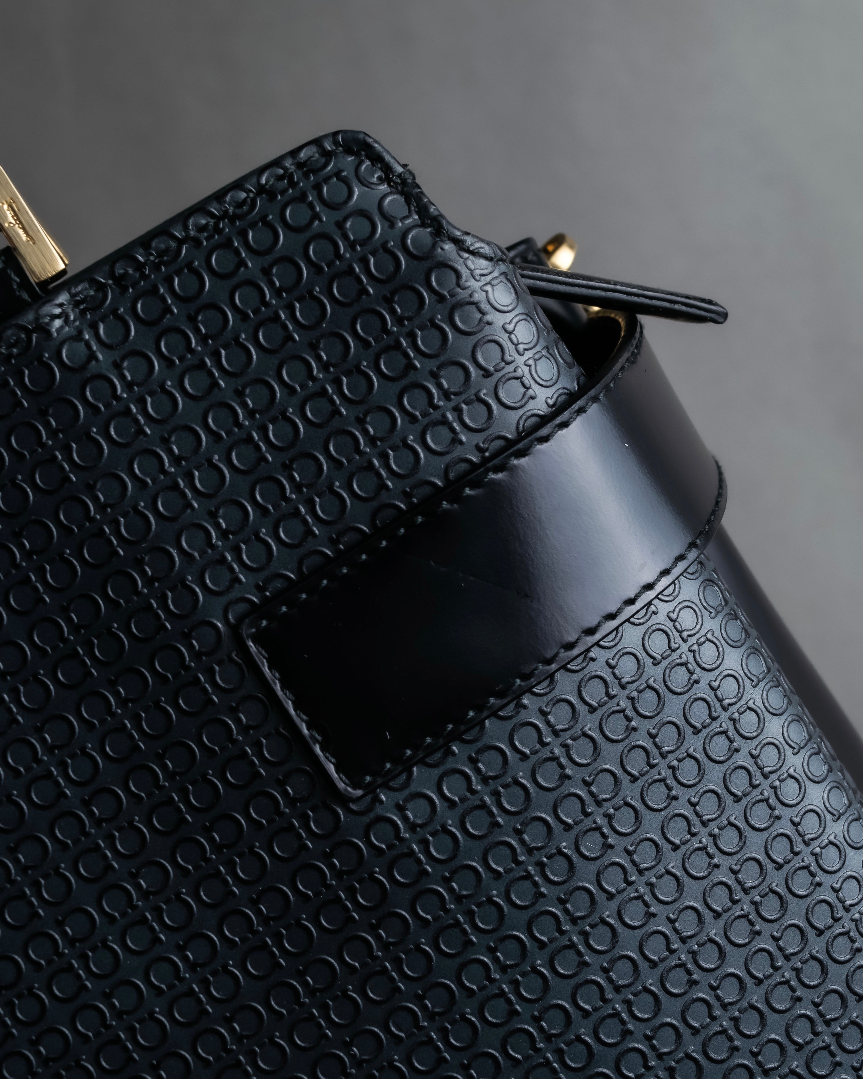 "Salvatore Ferragamo" Gancini motif monogram pattern 2-way shoulder bag