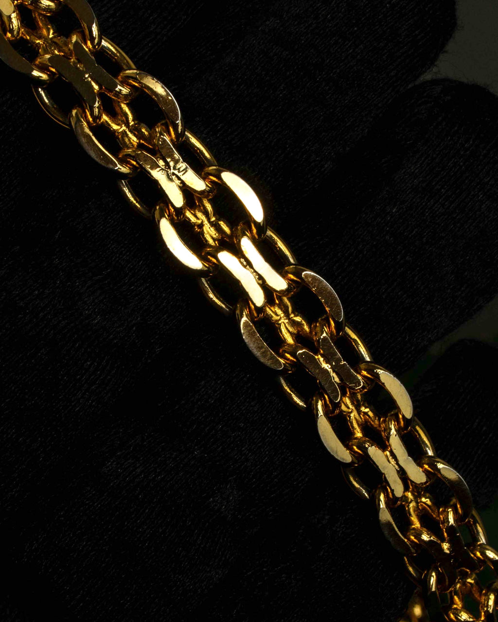 "GUCCI" Filigree vintage design chain shoulder leather bag