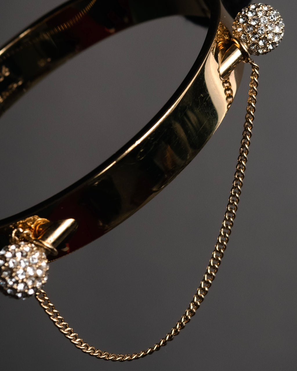 “Chloe” 2010’s crystal sphere chain bangle