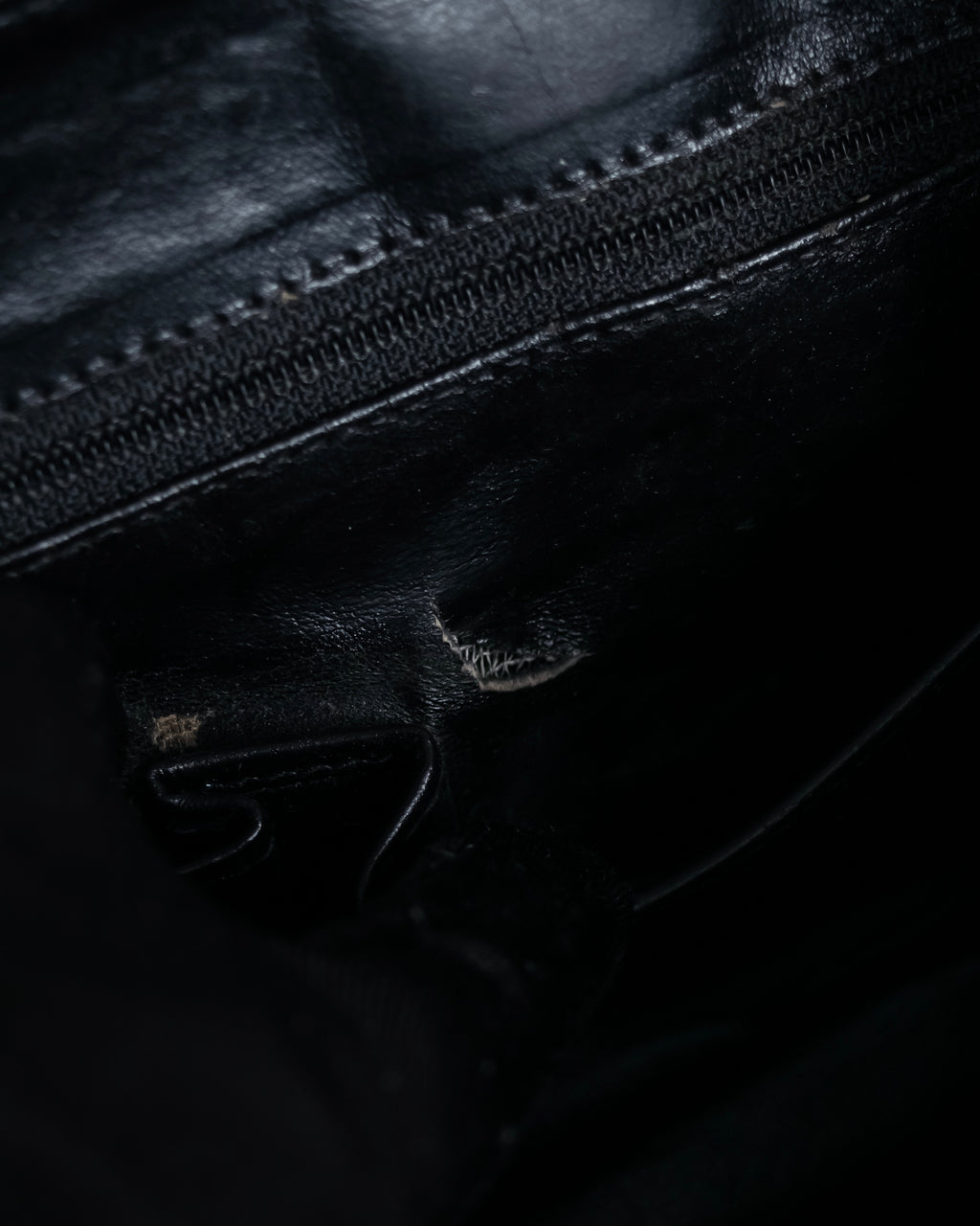 -MOOD Christmas Collection-
"CELINE" 70's Curved organic silhouette bamboo leather hand bag