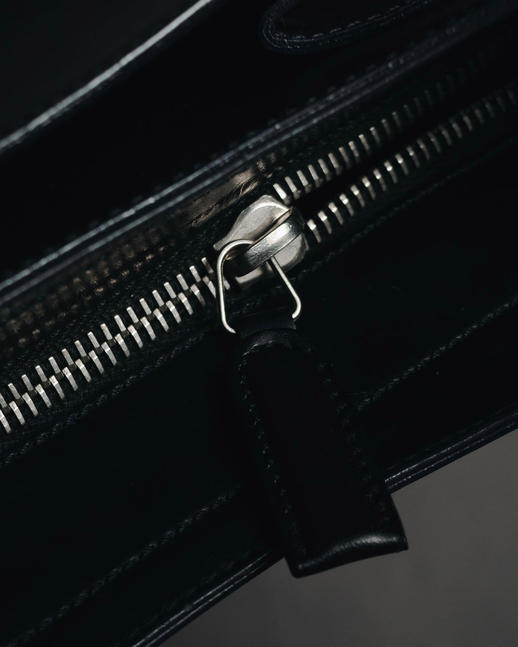 "Salvatore Ferragamo" 90’s-00’s minimalist gancini buckle hobo bag