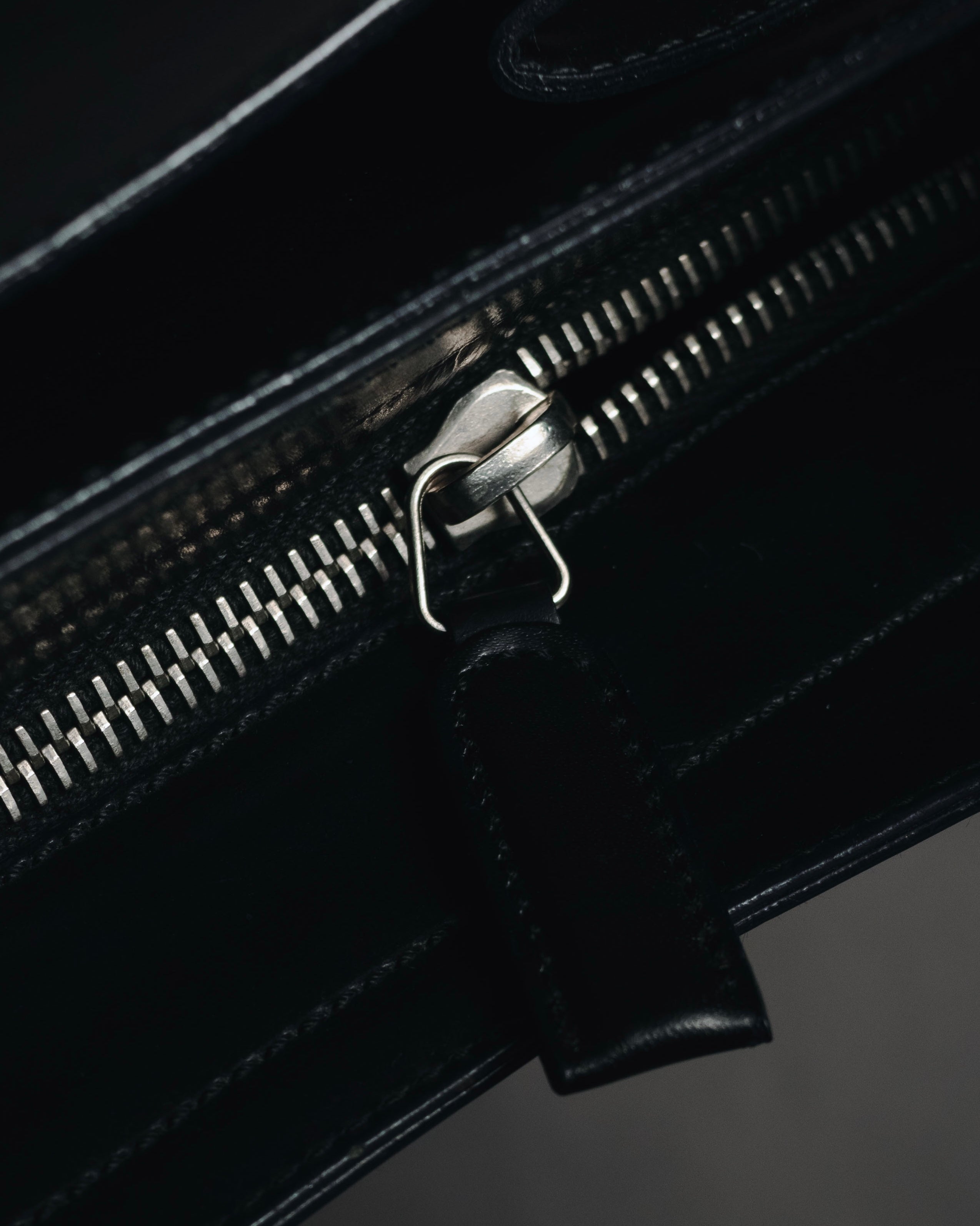 "Salvatore Ferragamo" 90’s-00’s minimalist gancini buckle hobo bag