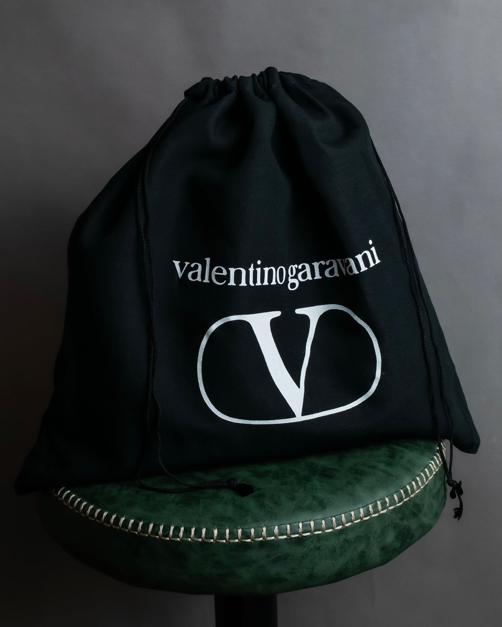 "Valentino Garavani" Logo turn lock parts design leather hand bag