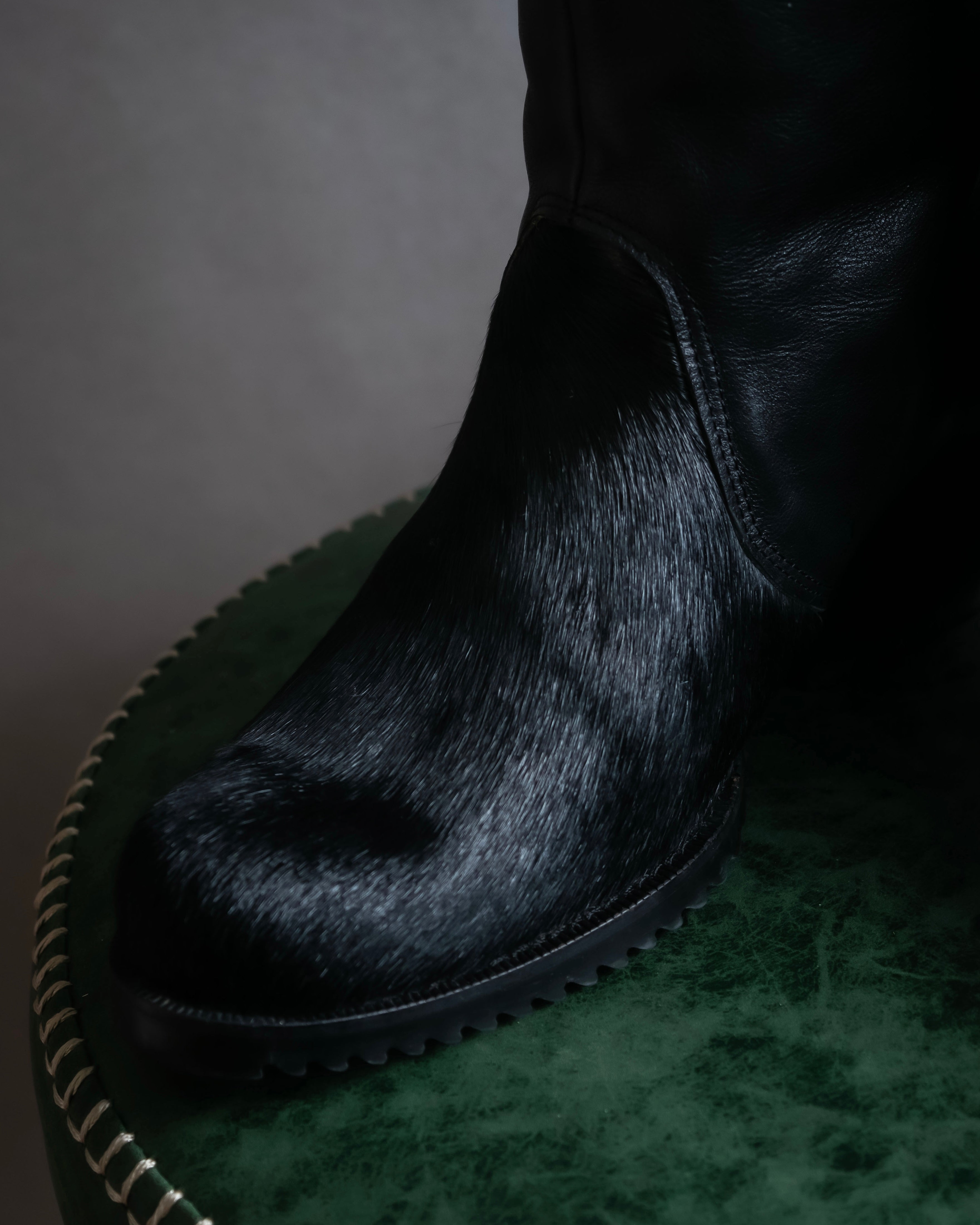 "ISSEY MIYAKE HaaT" Unborn calf shark sole long boots