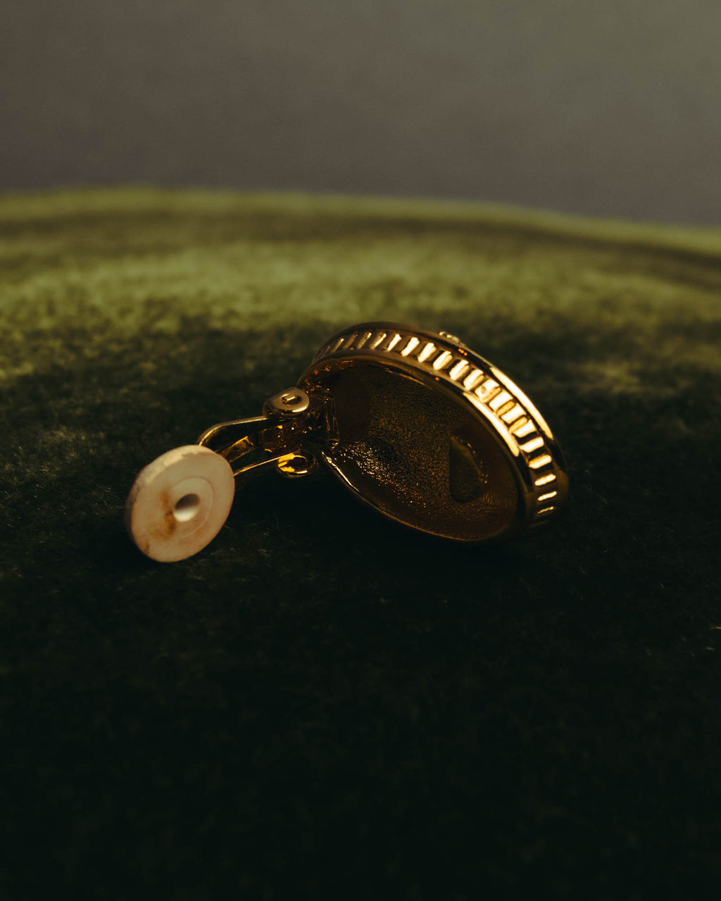 “Nina Ricci” 80's-90's Gold-tone floral clip-on earrings