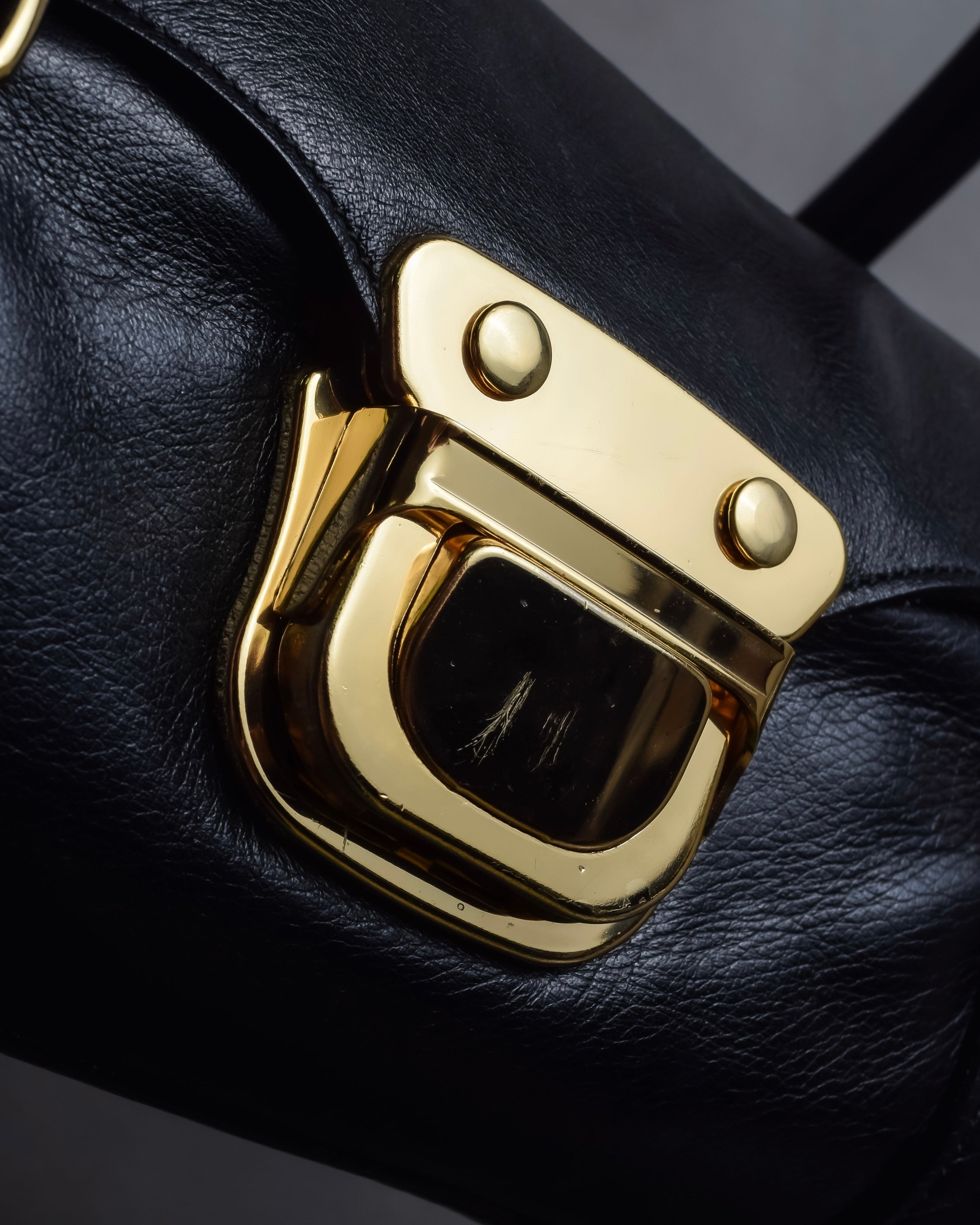 "ADMJ" Gold clasp grain leather shoulder bag
