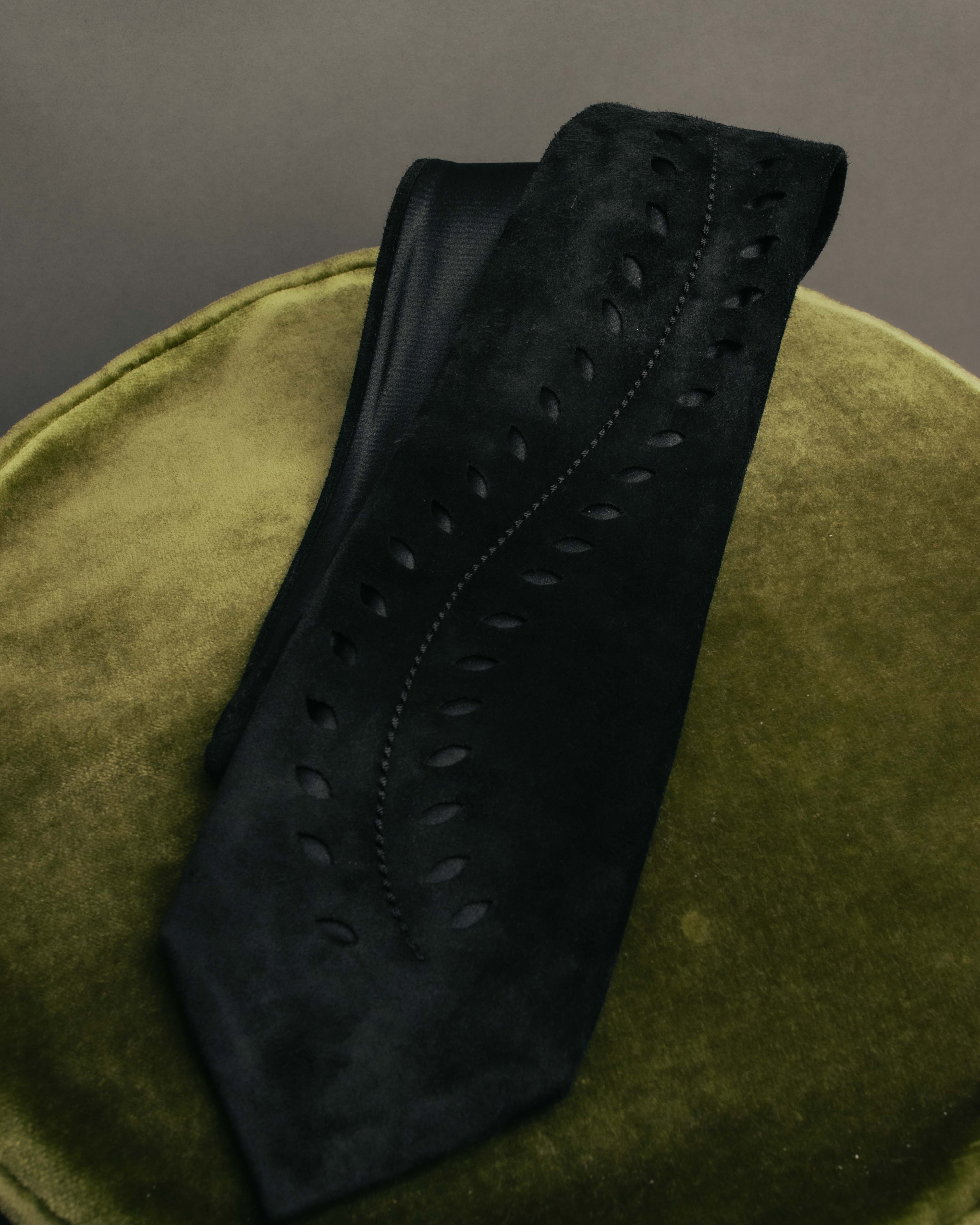 -SPECIAL- “HERMÈS” 2008-18 Suede cutwork leather tie