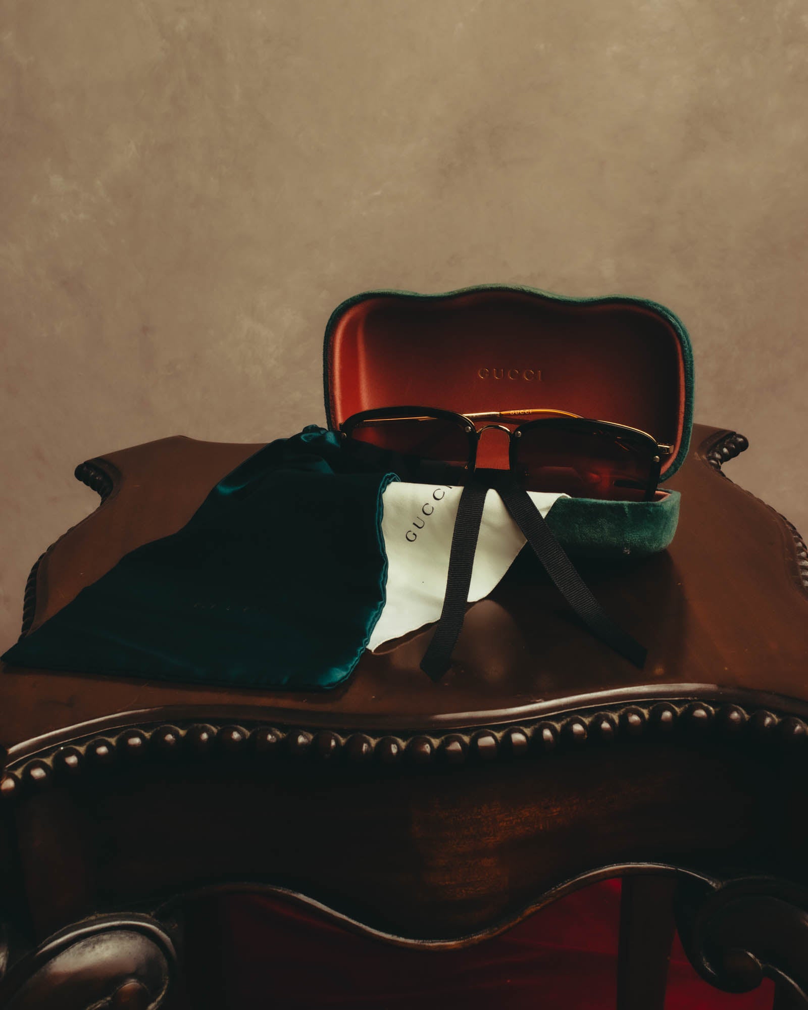 -SPECIAL- “GUCCI” 2010’s Oversized titanium and acetate sunglasses