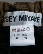 "ISSEY MIYAKE" Gathered waist detail button slide flared skirt