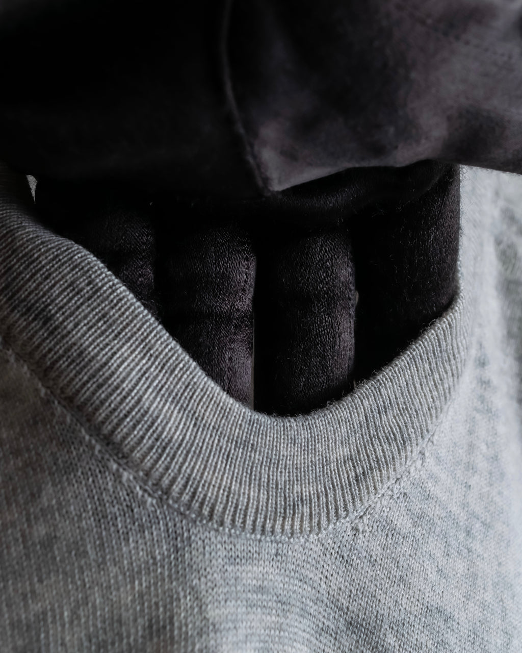 "JIL SANDER" Solid texture V neck mixed knit