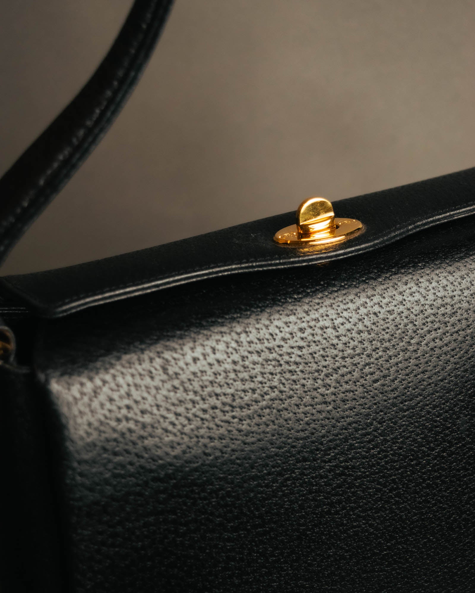-SPECIAL- “GUCCI” 70’s-80’s Pigskin leather turn lock handbag