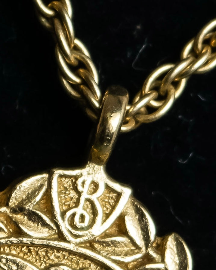 "BURBERRYS" Equestrian logo engraved motif necklace