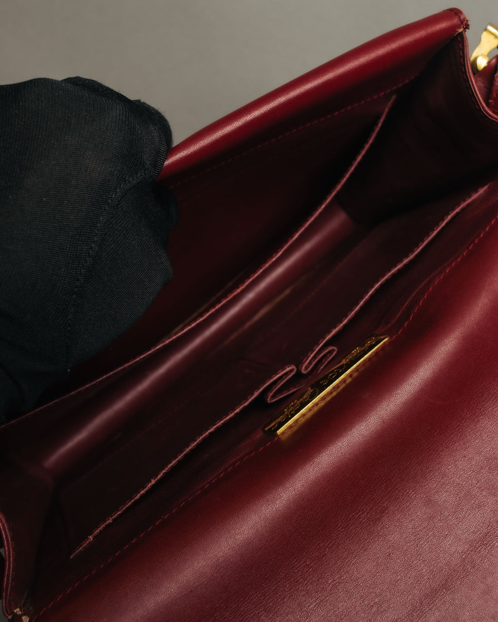 “Cartier” 80’s-90’s Must de Cartier burgundy leather shoulder bag