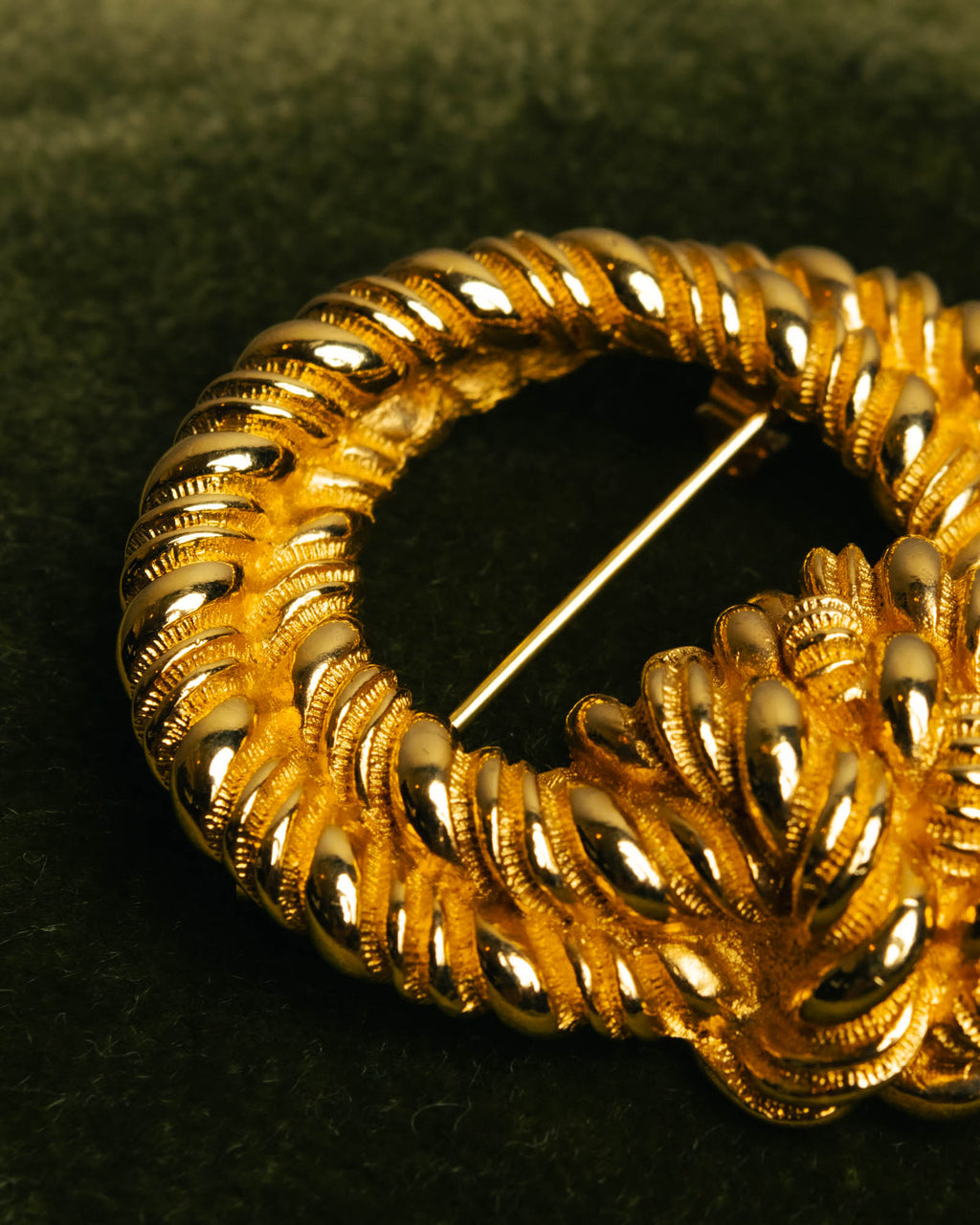 "Christian Dior" 80's-90's Sculptural gold tone brooch