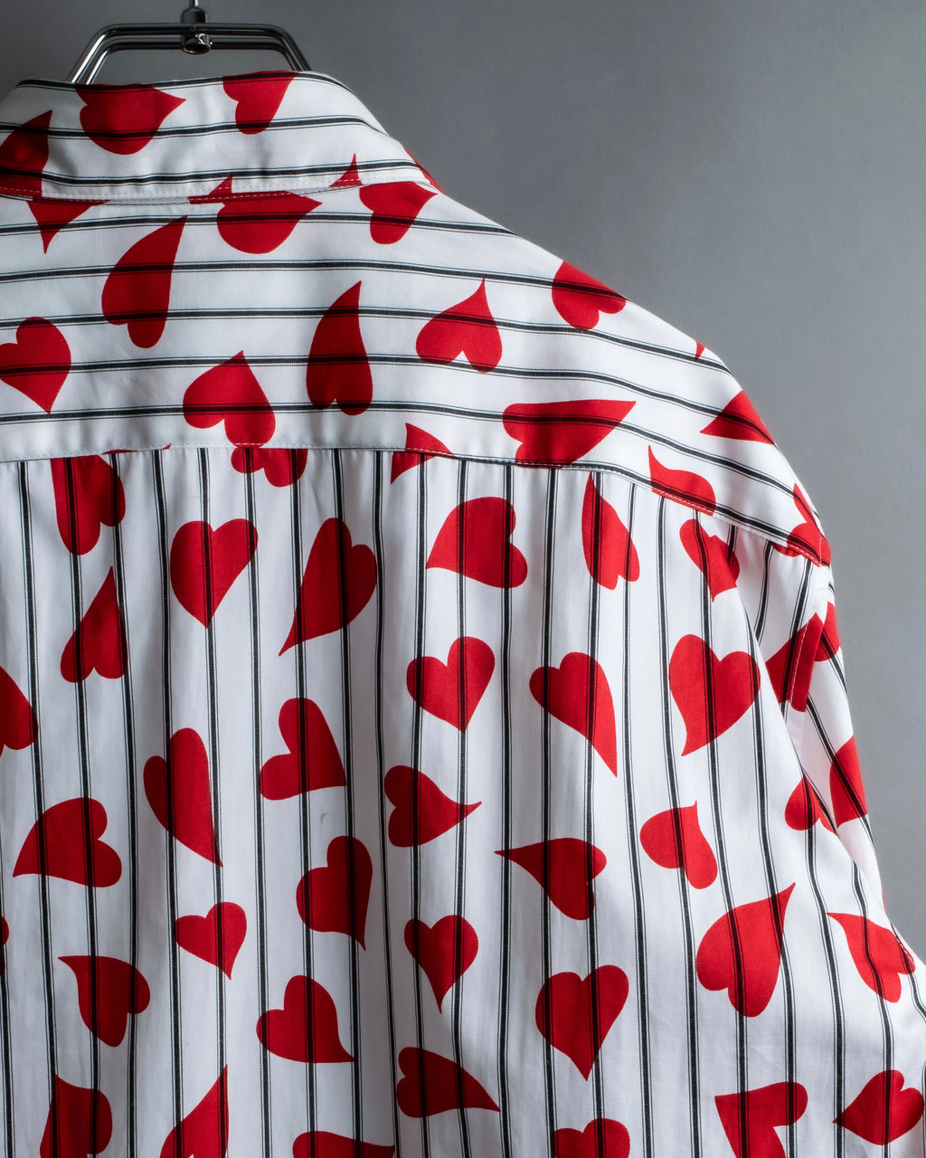 “JW Anderson” heart pattern designed striped shirt
