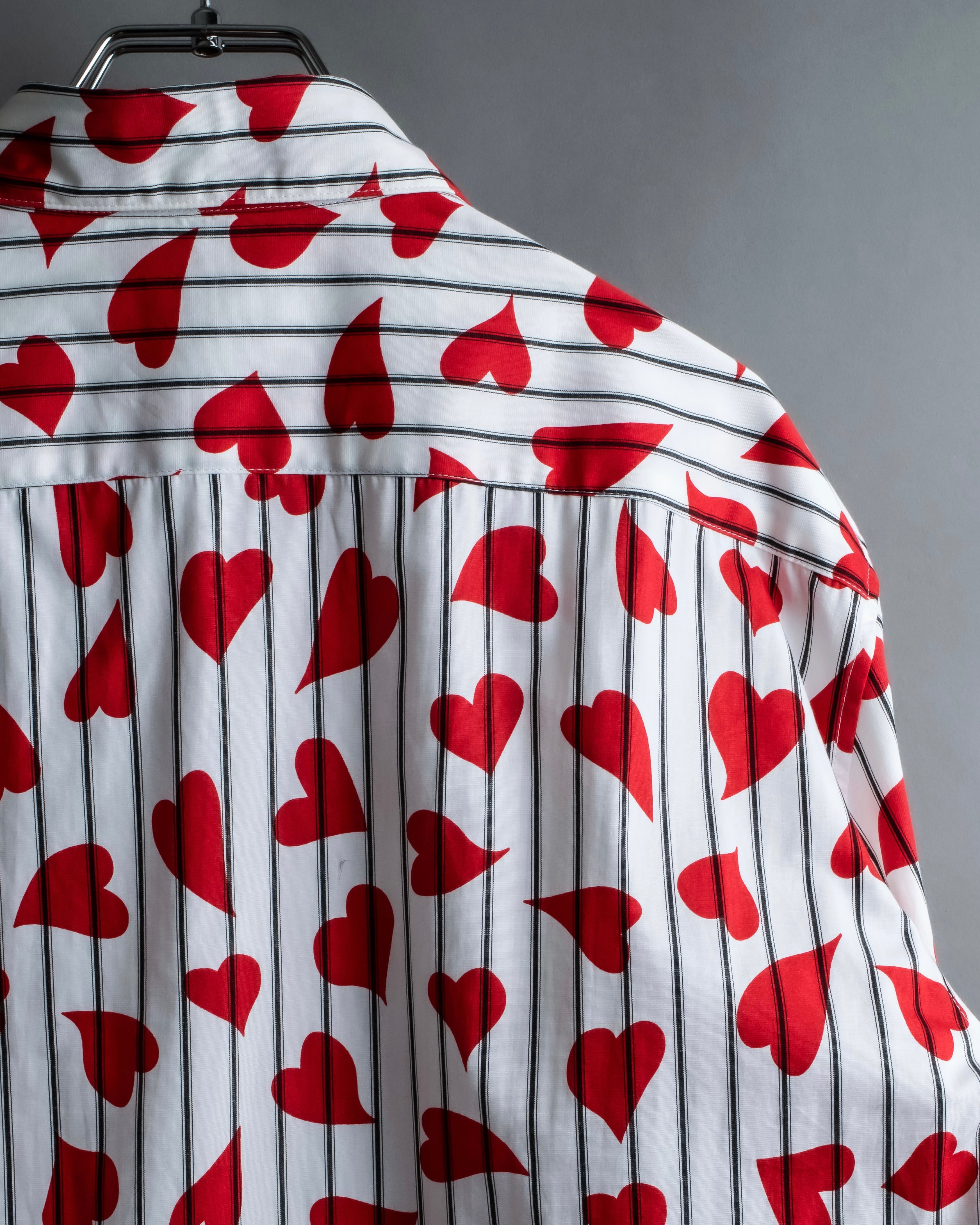 “JW Anderson” heart pattern designed striped shirt