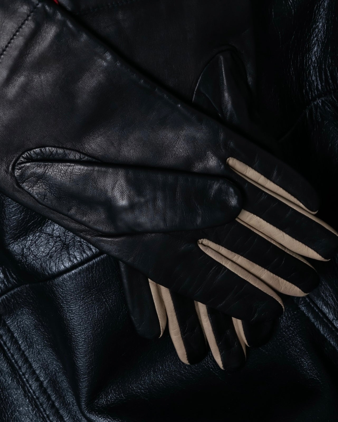 "Calvin Klein" Dead stock black &amp; off-white leather gloves