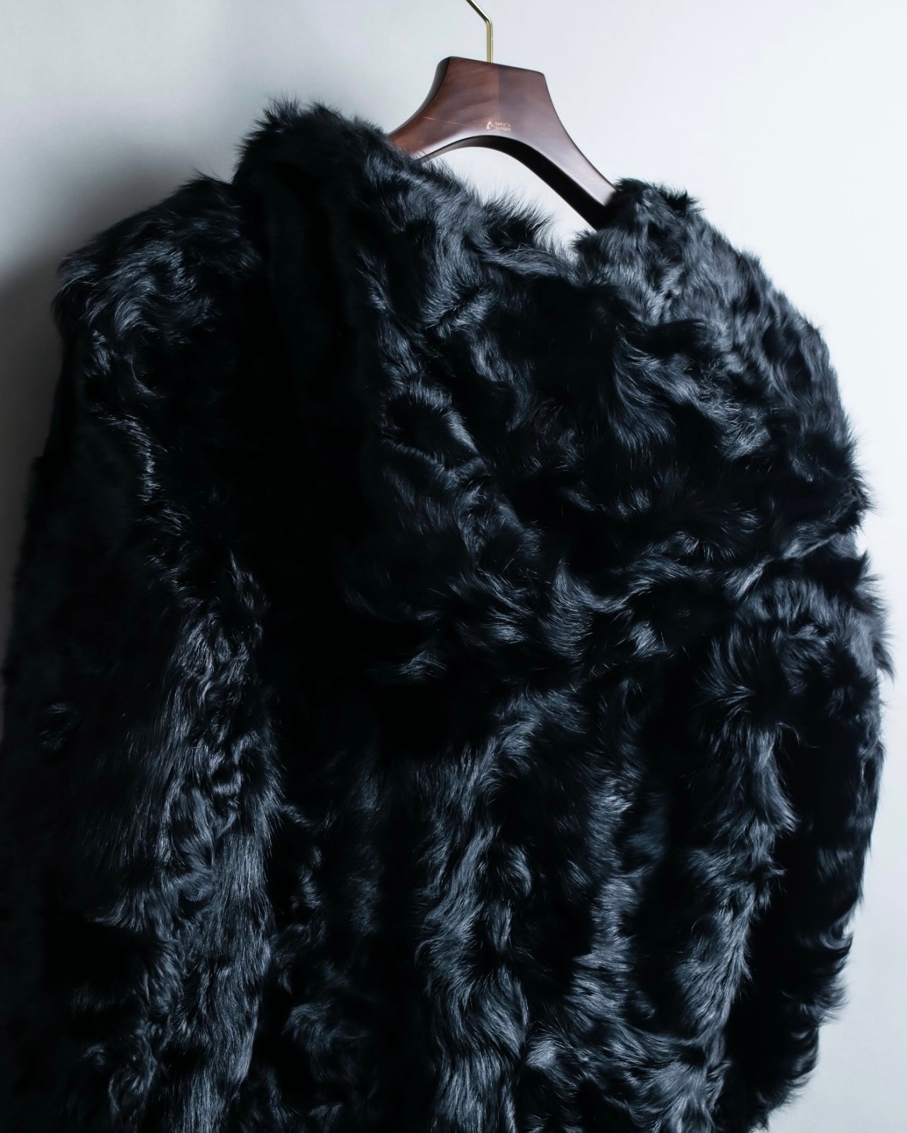 Lamb fur magnetic button hood coat