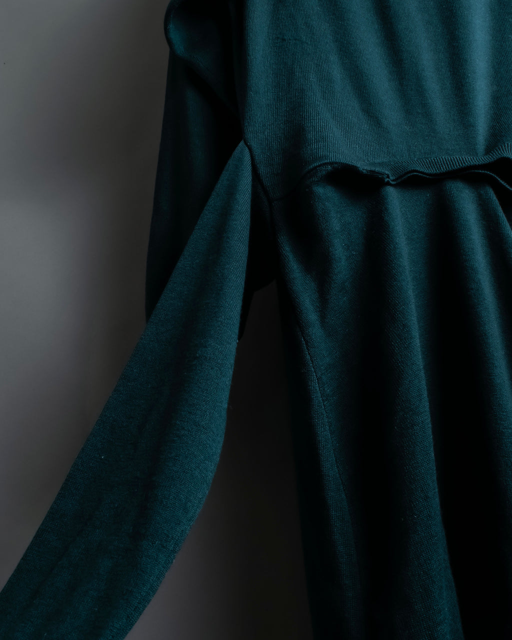 “MM6” docking designed four sleeves long knit